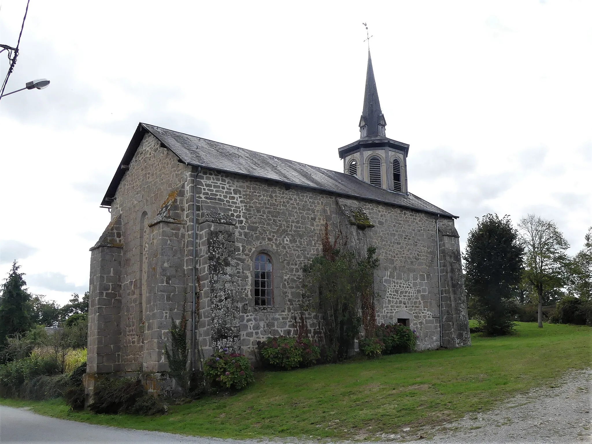Photo showing: L'église de Mazeirat, Creuse, France. Vue prise depuis le nord-est.
