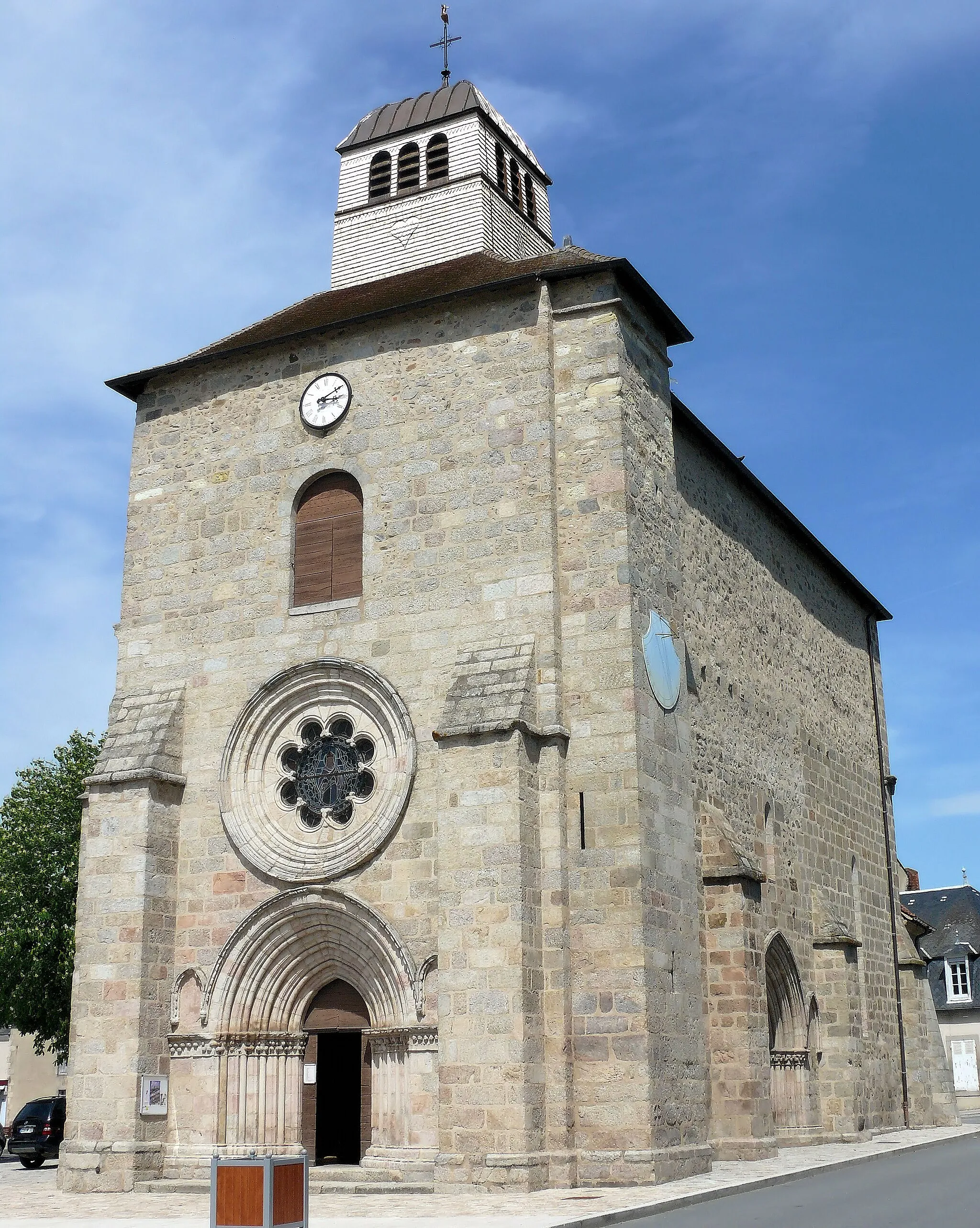 Photo showing: Gouzon - Église Saint-Martin - Ensemble