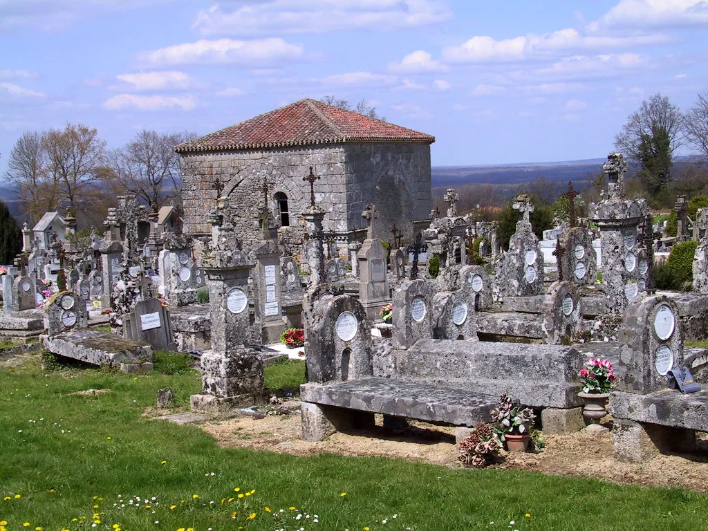 Photo showing: Chapelle des morts de Montrol-Sénard,  (Classé, 1979)