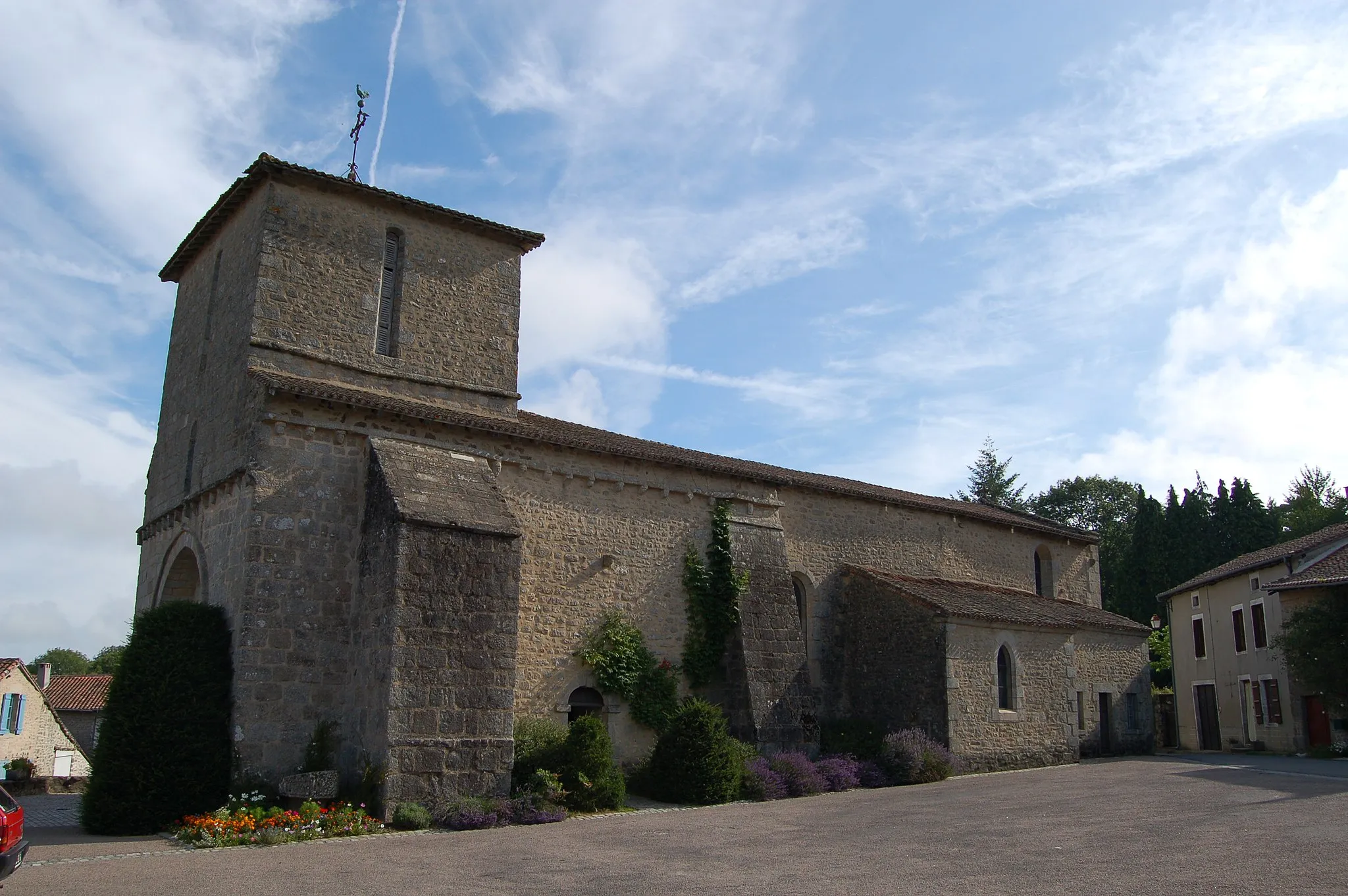 Photo showing: This building is inscrit au titre des monuments historiques de la France. It is indexed in the base Mérimée, a database of architectural heritage maintained by the French Ministry of Culture, under the reference PA00100394 .