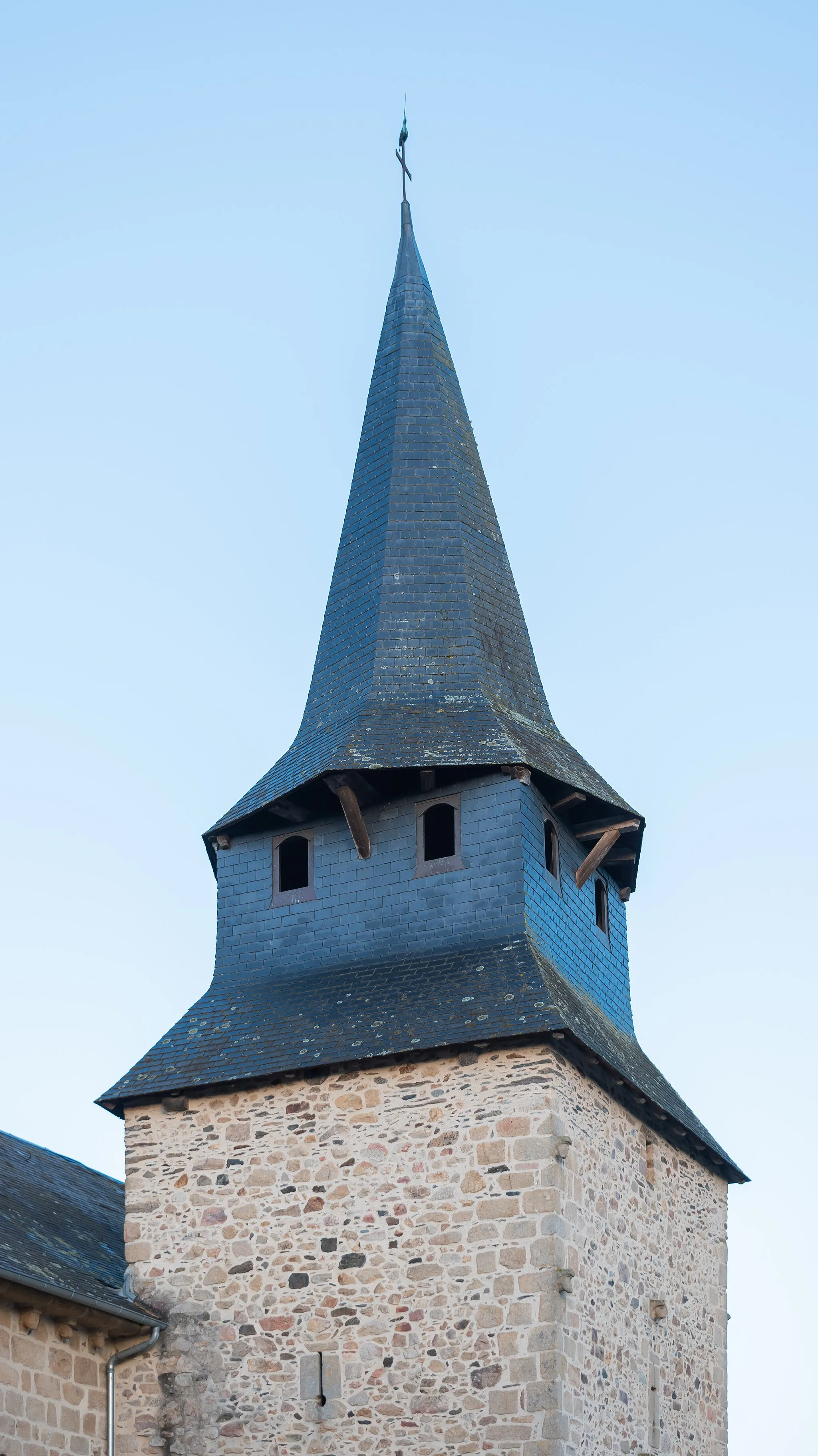 Photo showing: Bell tower of the Saint Genesius church in Saint-Genest-sur-Roselle, Haute-Vienne, France