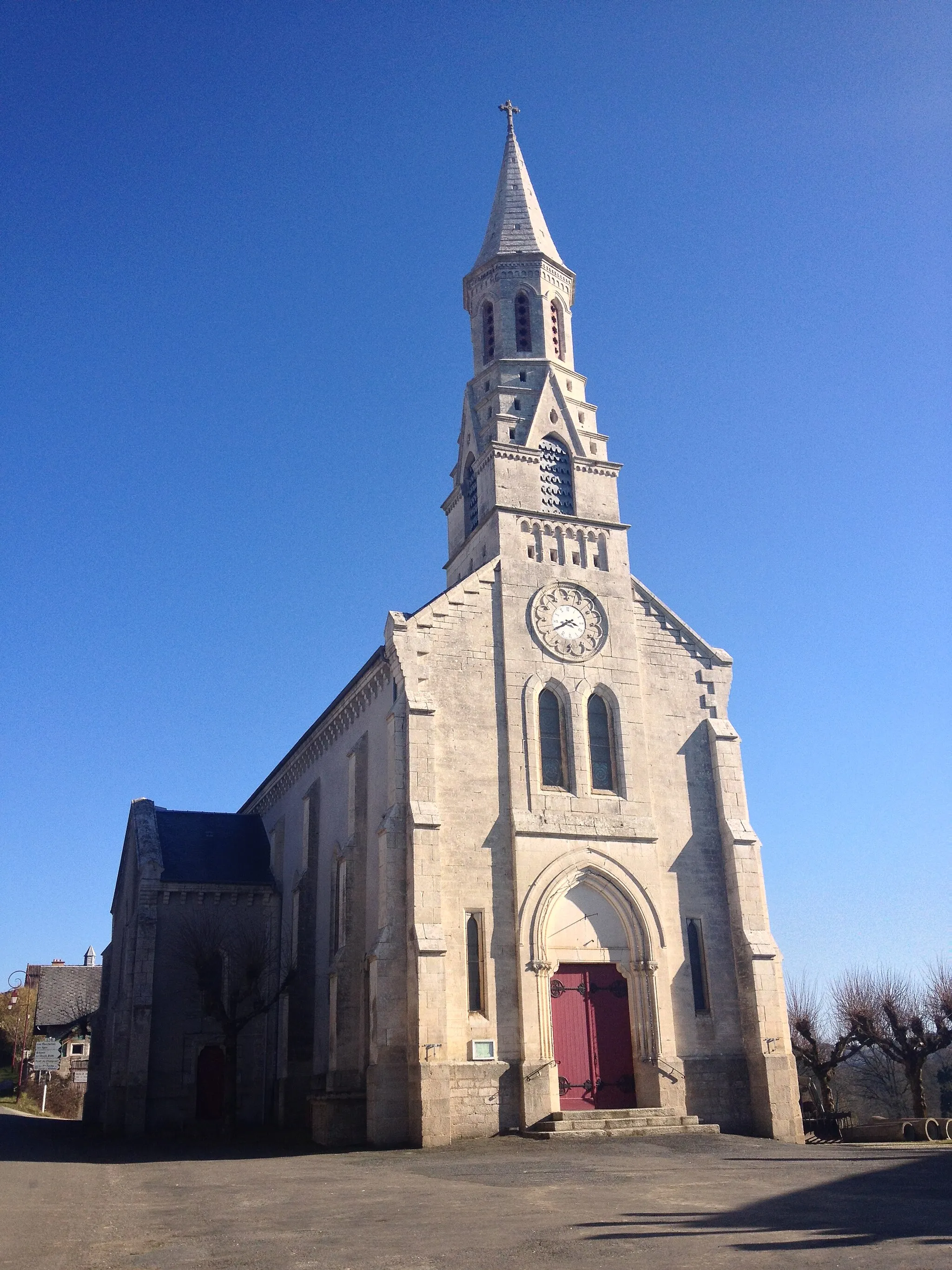 Photo showing: L'église de Saint-Vitte-sur-Briance, située dans le bourg.