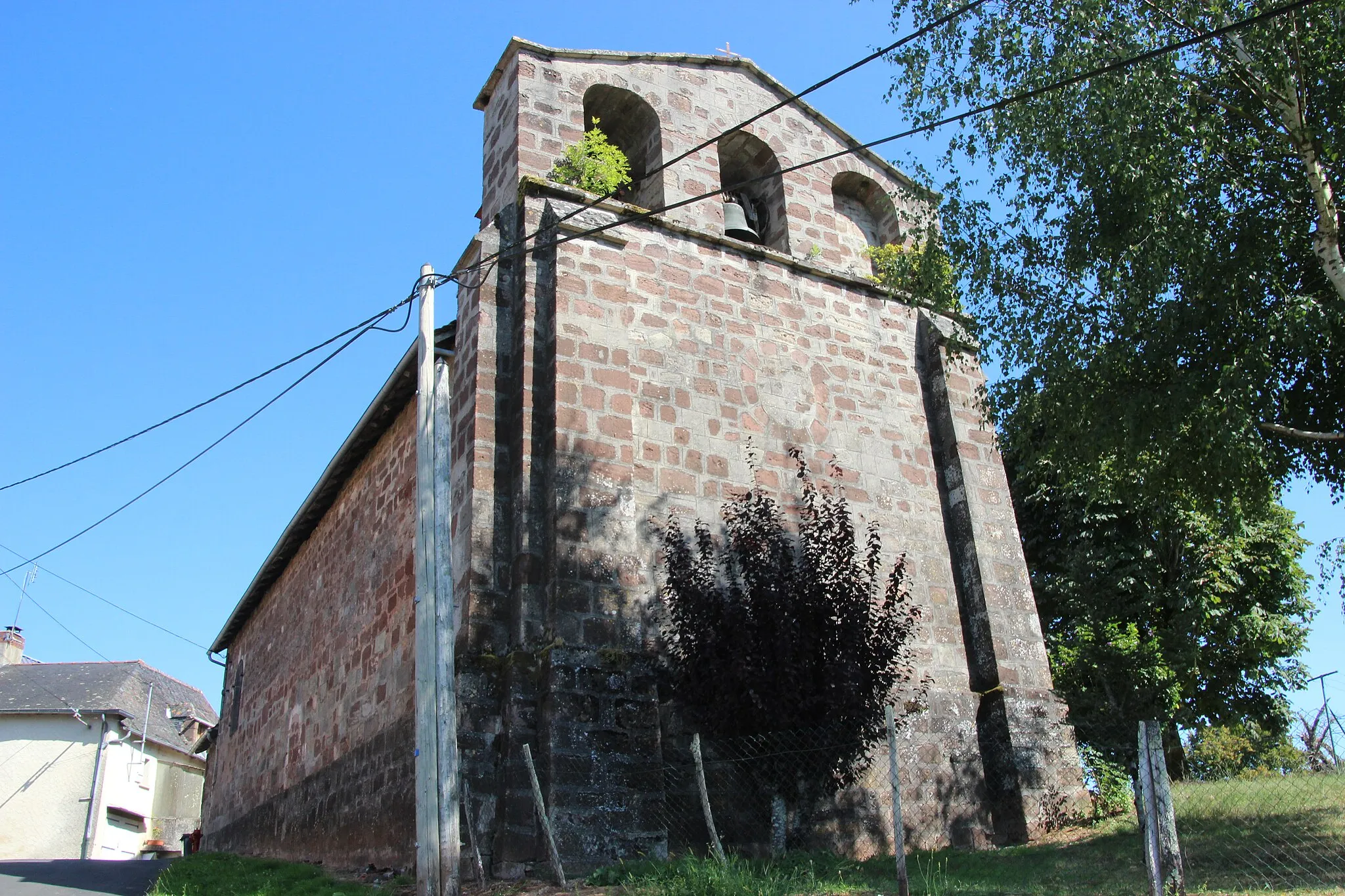 Photo showing: Rosiers de Juillac église 1