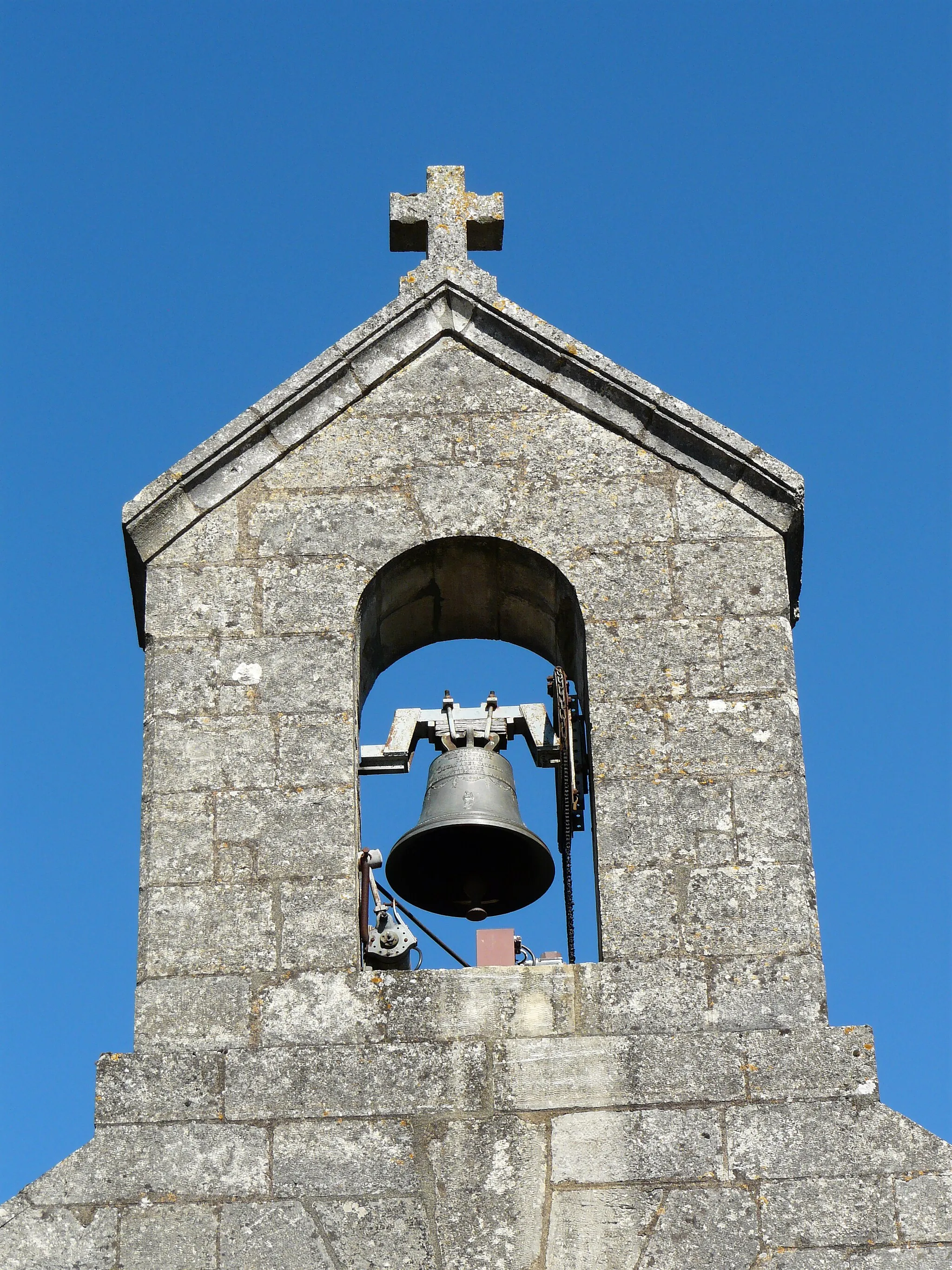 Photo showing: Le clocher-mur de l'église de La Chapelle-Saint-Jean, Dordogne, France.