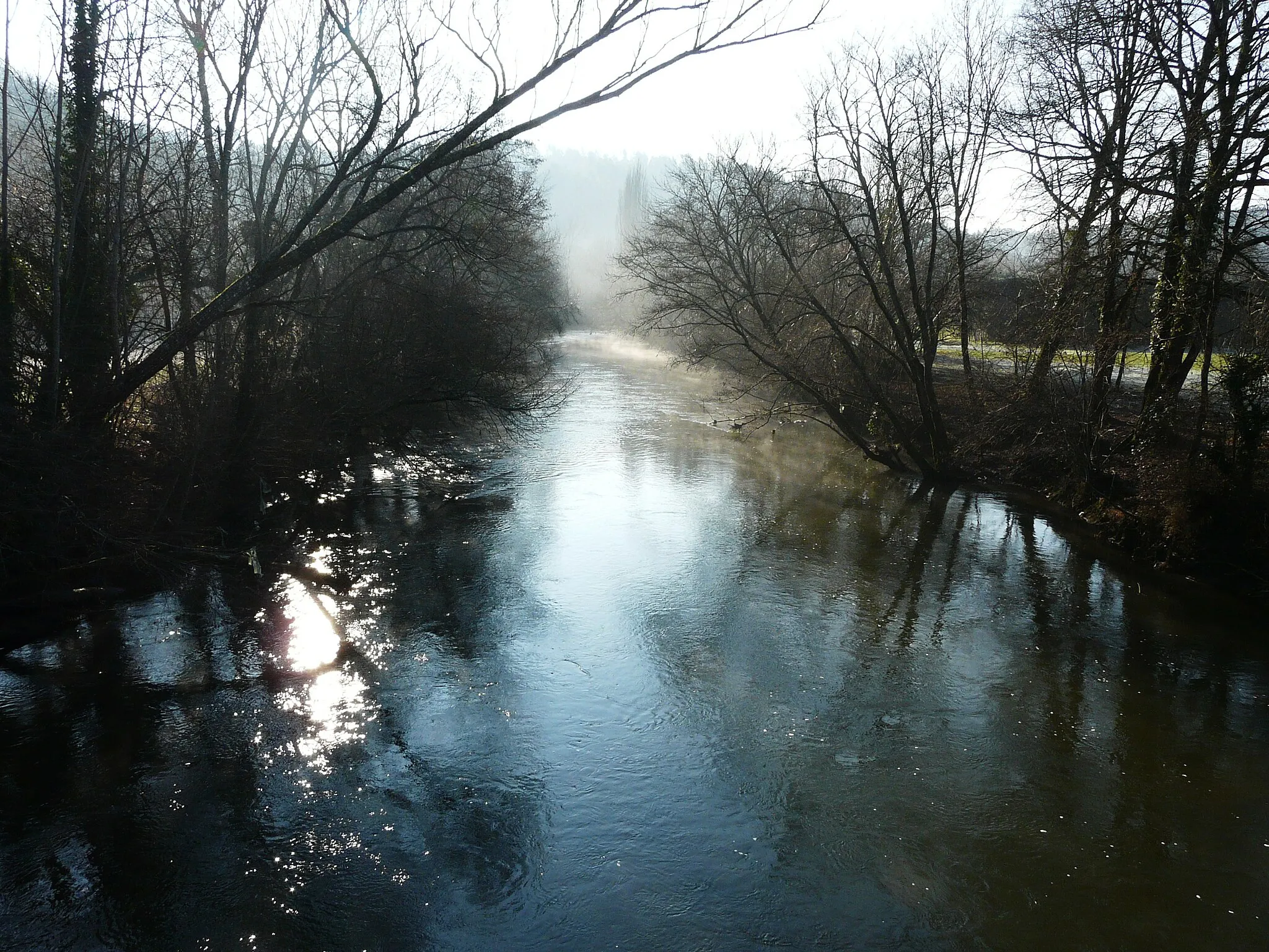 Photo showing: L'Isle au lieu-dit Laurière, entre Sarliac-sur-l'Isle (à gauche) et Antonne-et-Trigonant, Dordogne, France. Vue vers l'aval.