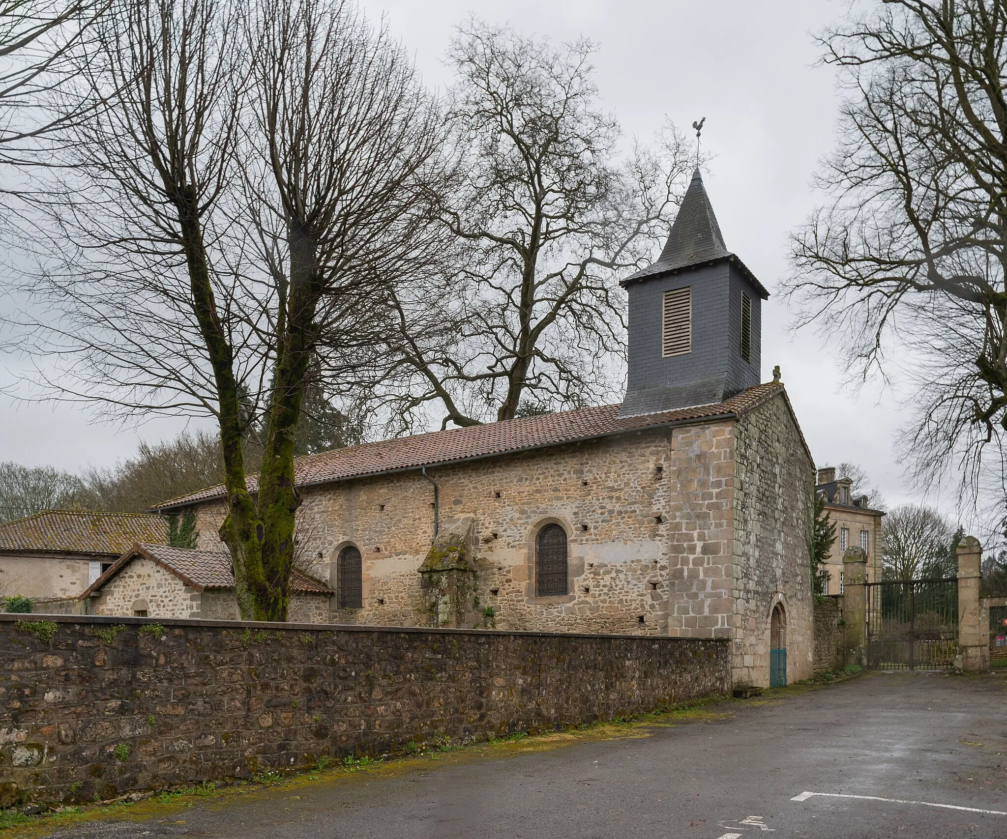 Photo showing: Saint Peter in chains church in Thouron, Haute-Vienne, France