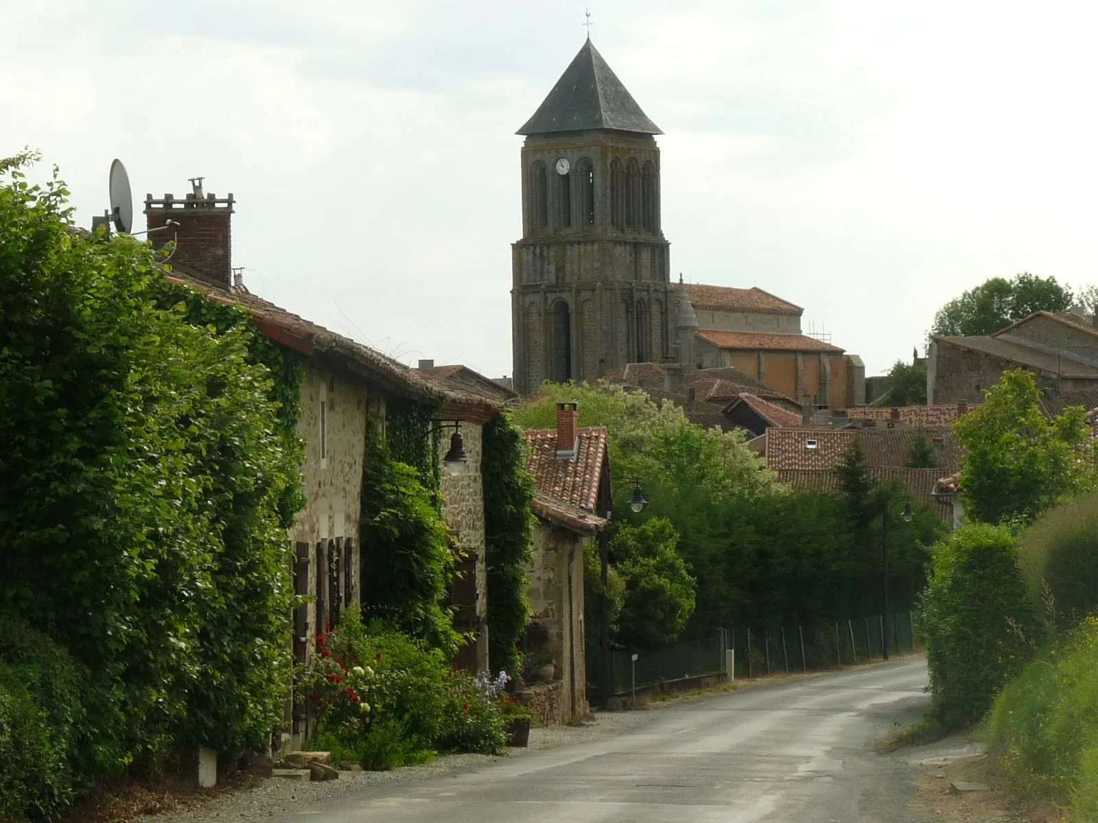 Photo showing: rue de Lesterps, Charente, France