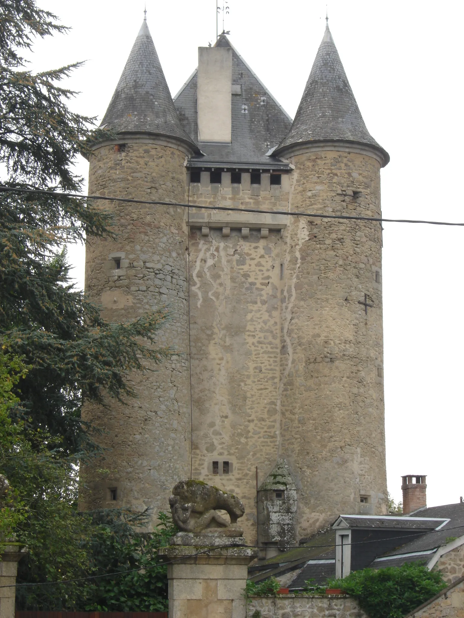 Photo showing: Château de Jouillat dans la Creuse (France).
Photo personnelle.