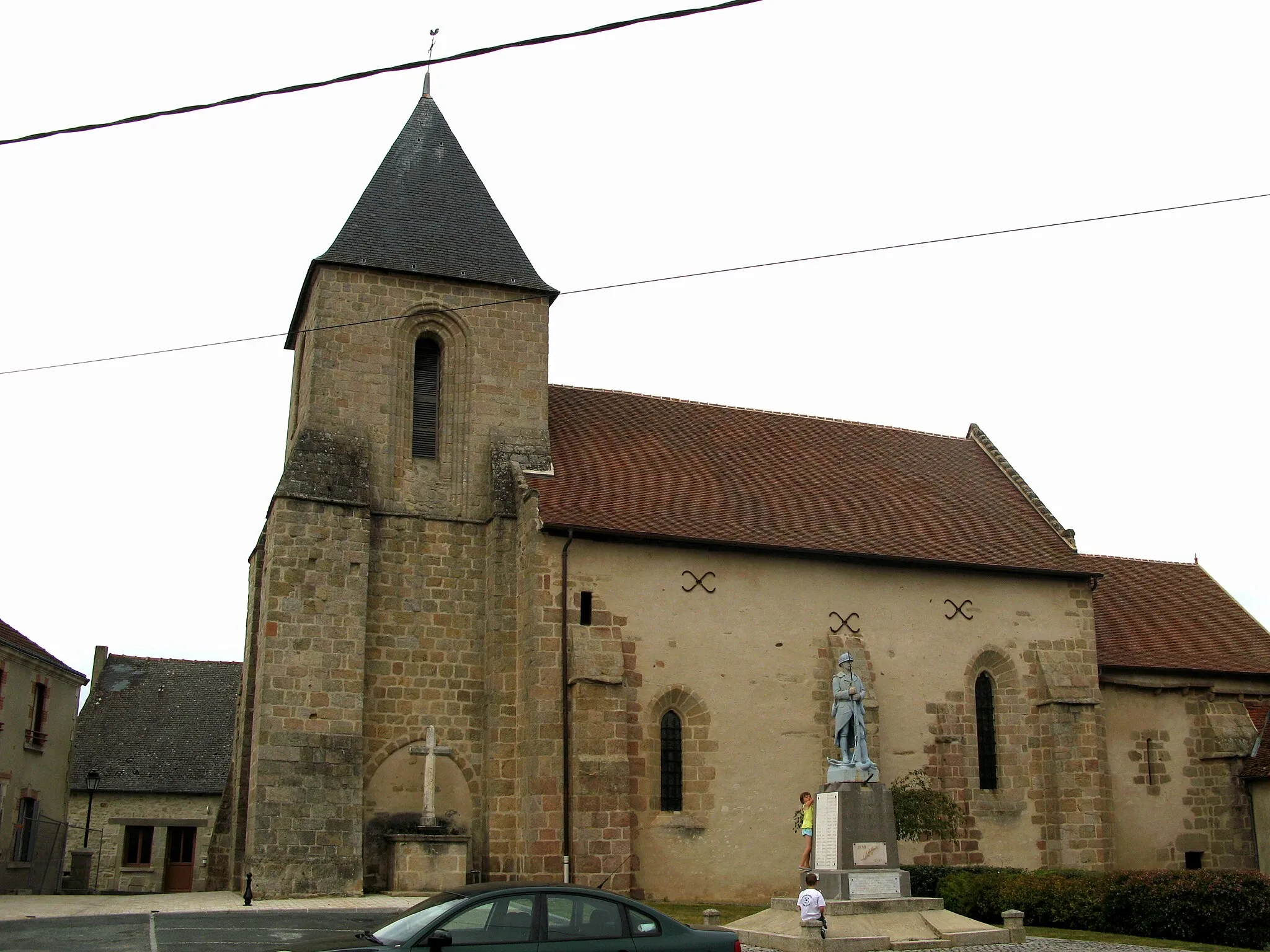 Photo showing: Saint-Agnant-de-Versillat (Creuse, France) -
L'église et le monument-aux-morts..
.