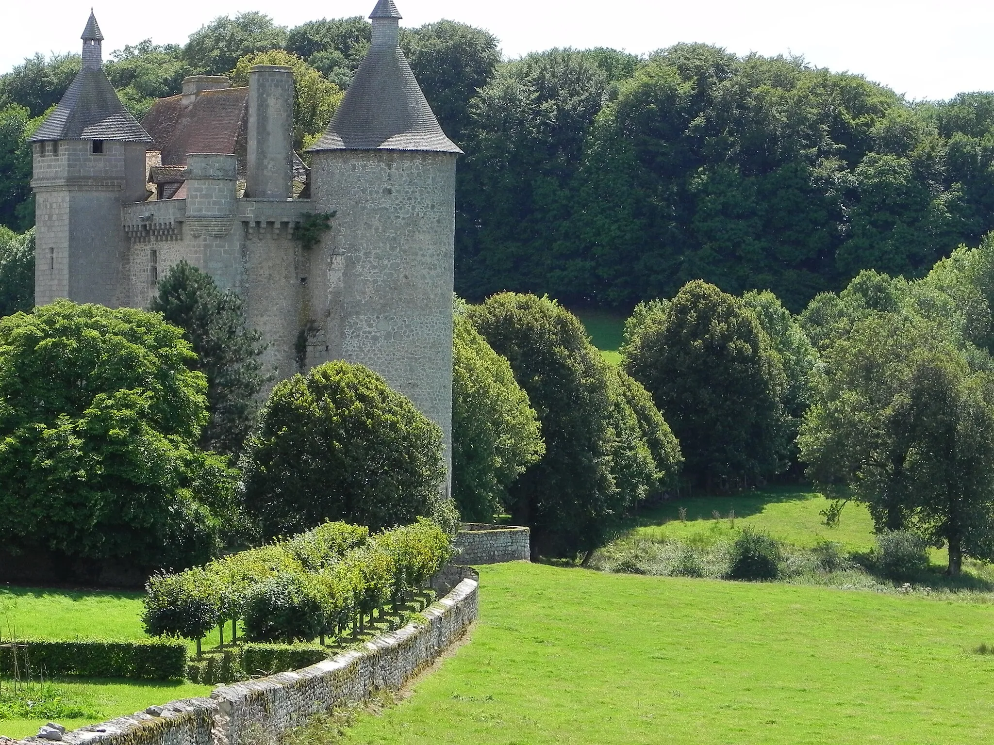 Photo showing: Château de Villemonteix, Saint-Pardoux-les-Cards, Creuse,  Limousin, France