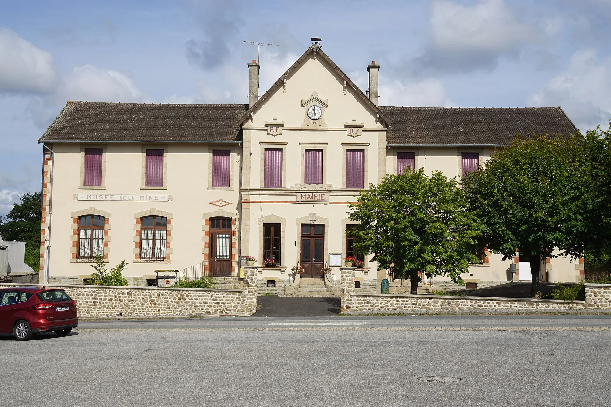 Photo showing: Mairie et musée de la mine de Bosmoreau-les-Mines.