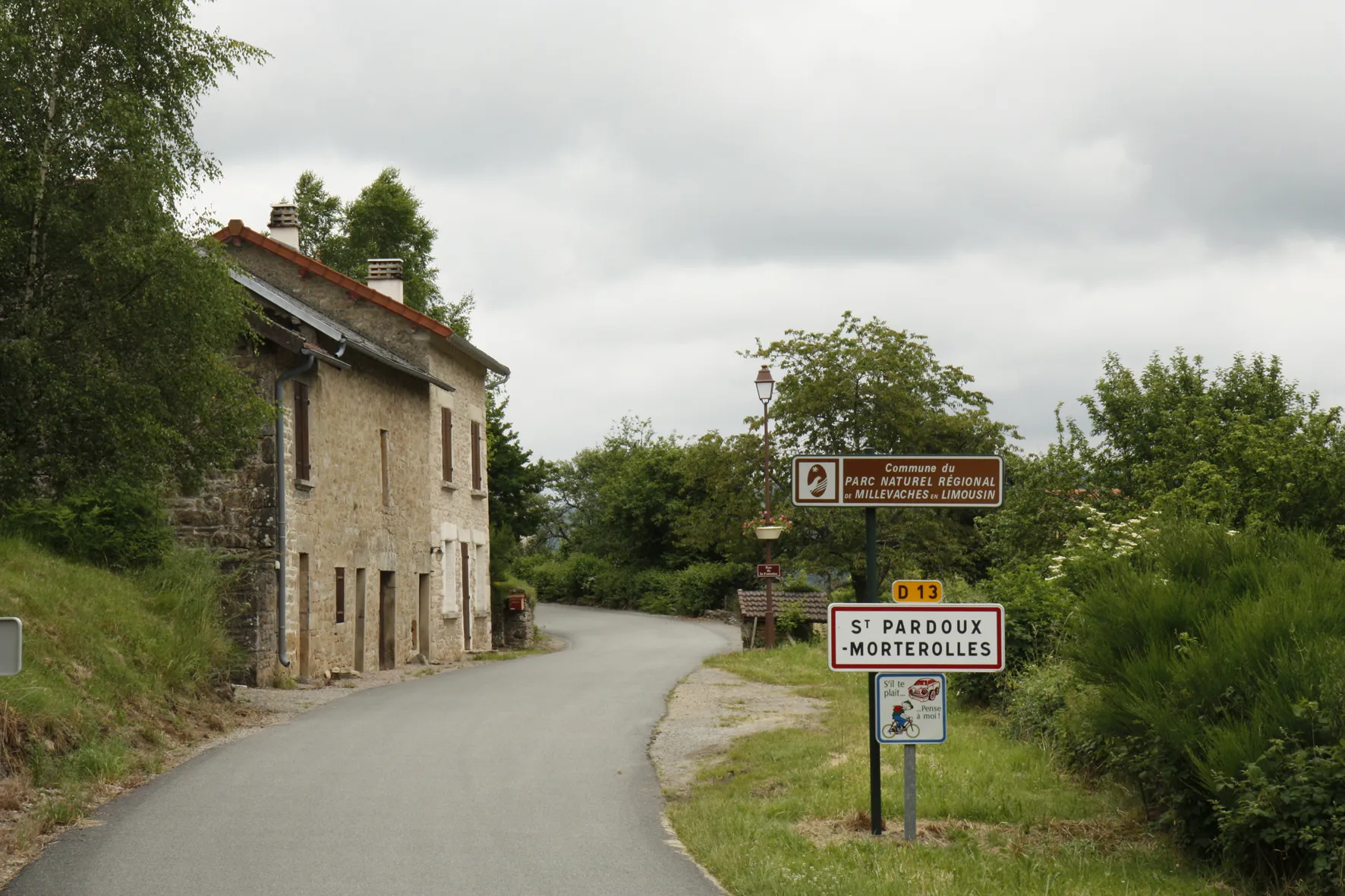 Photo showing: entrée du bourg de saint-pardoux-morterolles, commune en Creuse