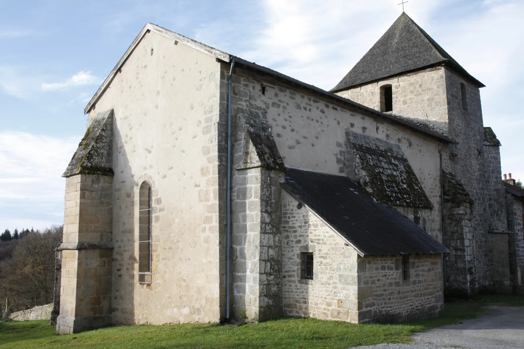 Photo showing: eglise saint-pierre es liens du bourg de saint-pardoux-morterolles