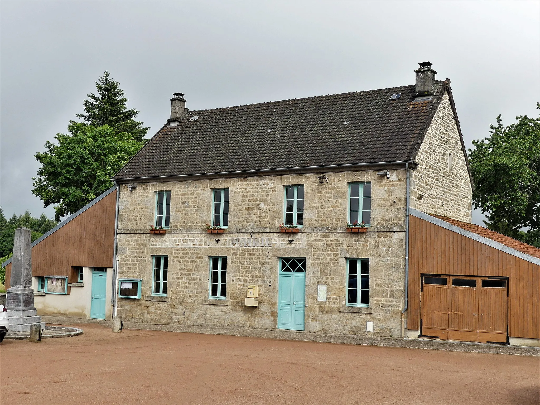 Photo showing: La mairie de La Pouge, Creuse, France.