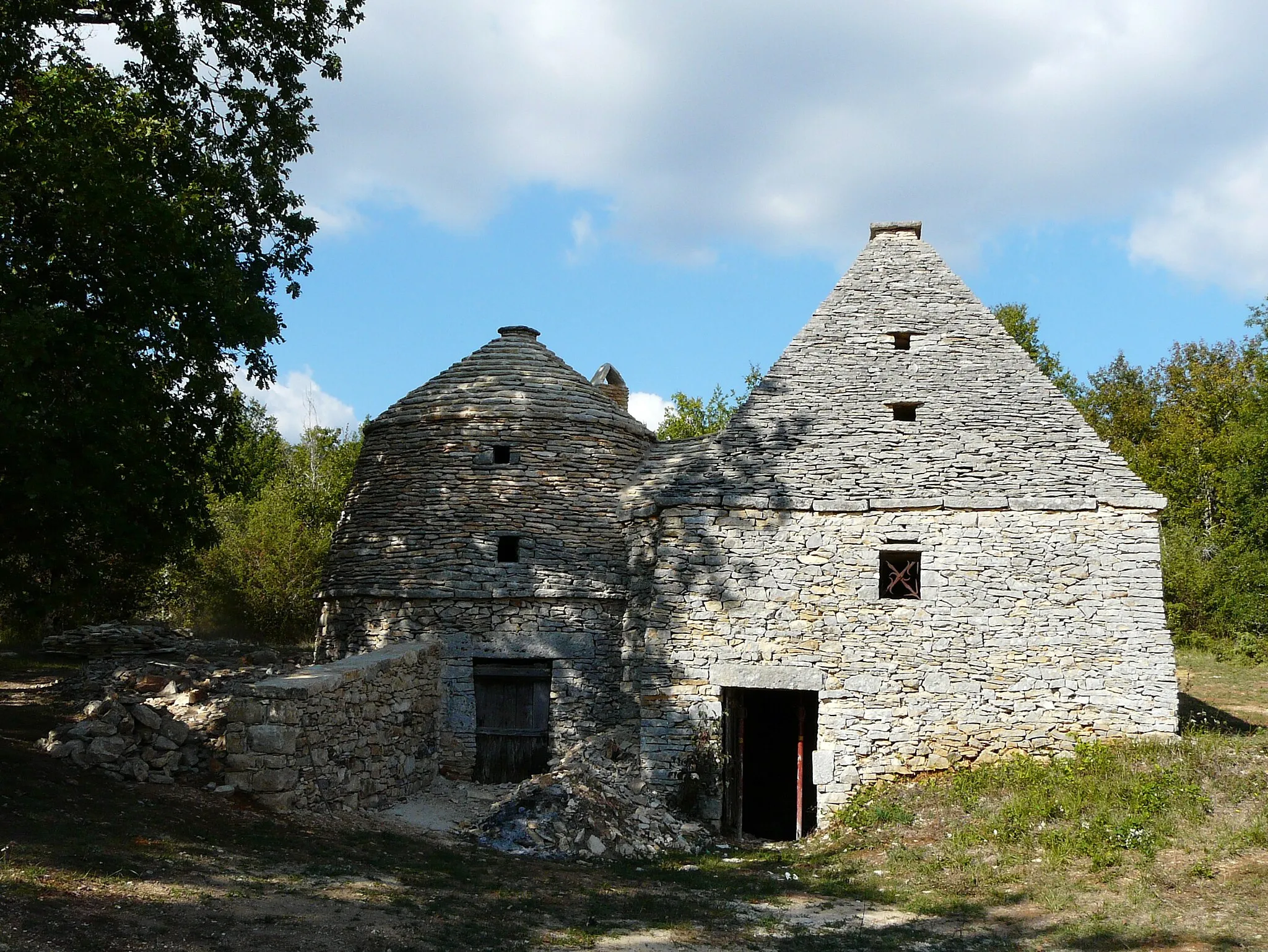 Photo showing: Les cabanes accolées (numéros 1 et 2) de Vaudres, Gabillou, Dordogne, France.