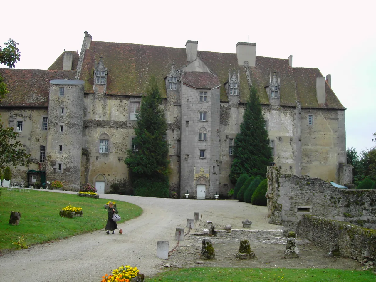 Photo showing: le château de boussac
auteur --Michel mans 19 septembre 2006 à 12:03