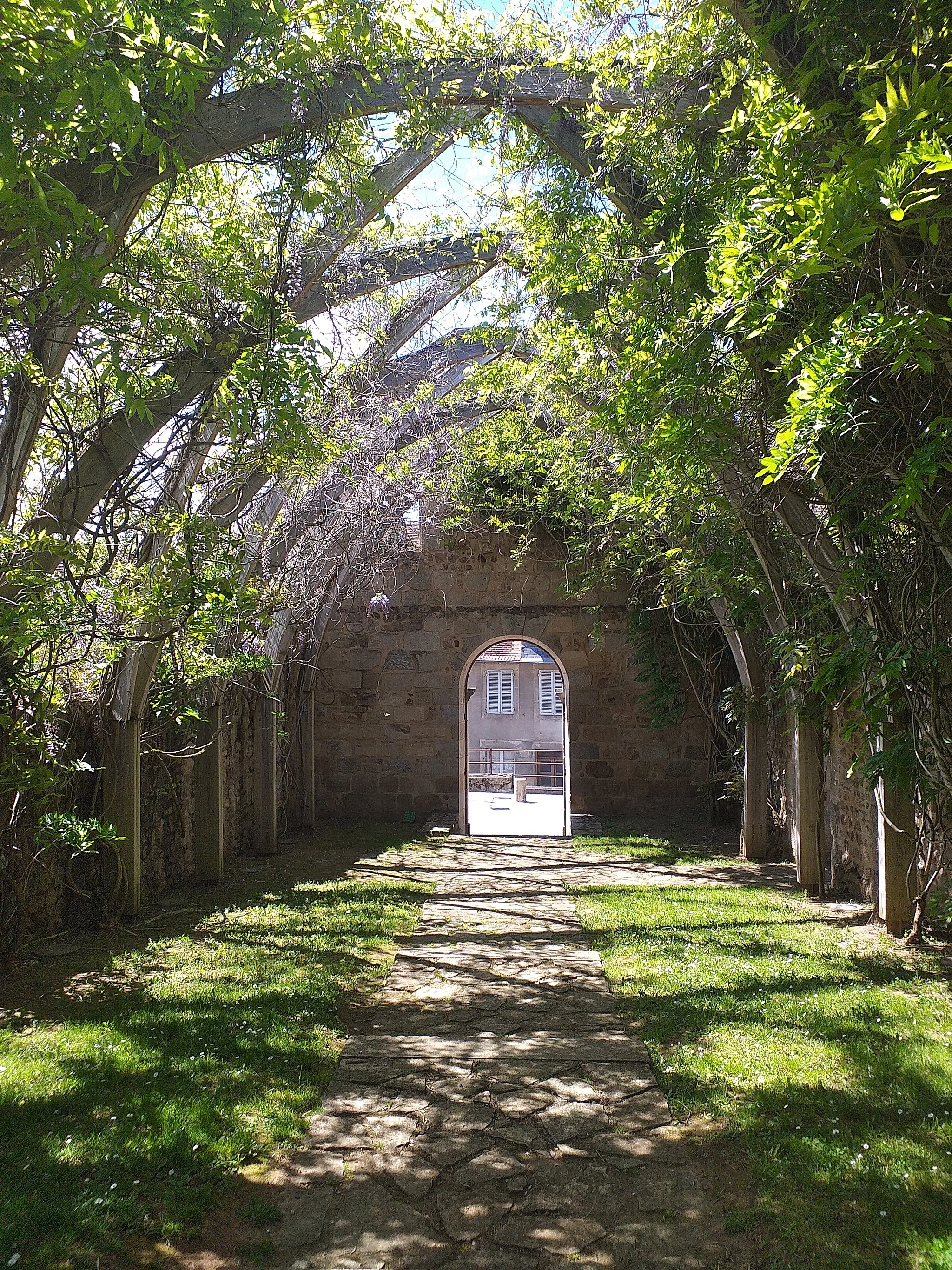 Photo showing: Ancienne chapelle des Pénitents blancs à Felletin (23).