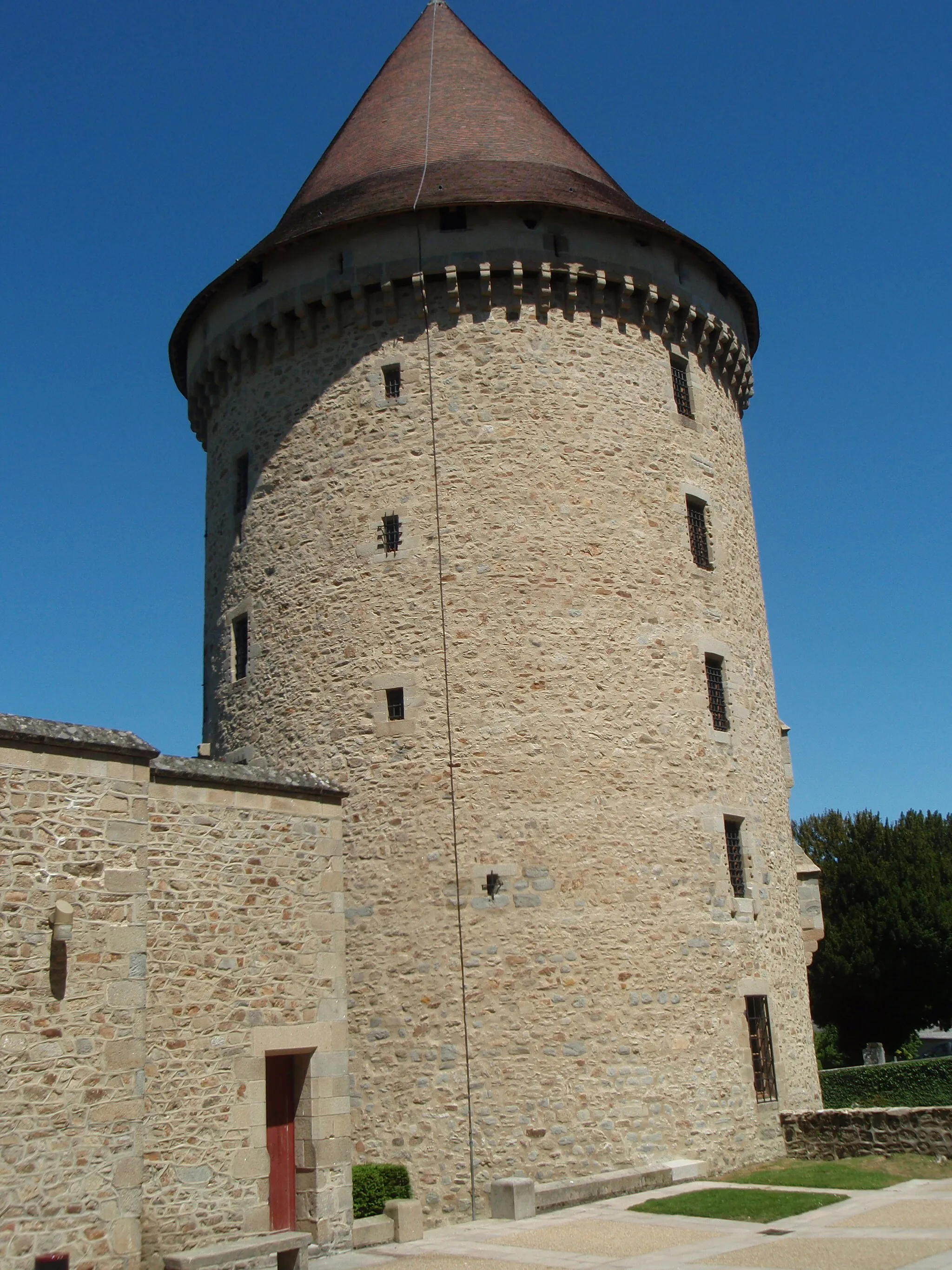 Photo showing: Bourganeuf dans la Creuse (France) la tour Zizim