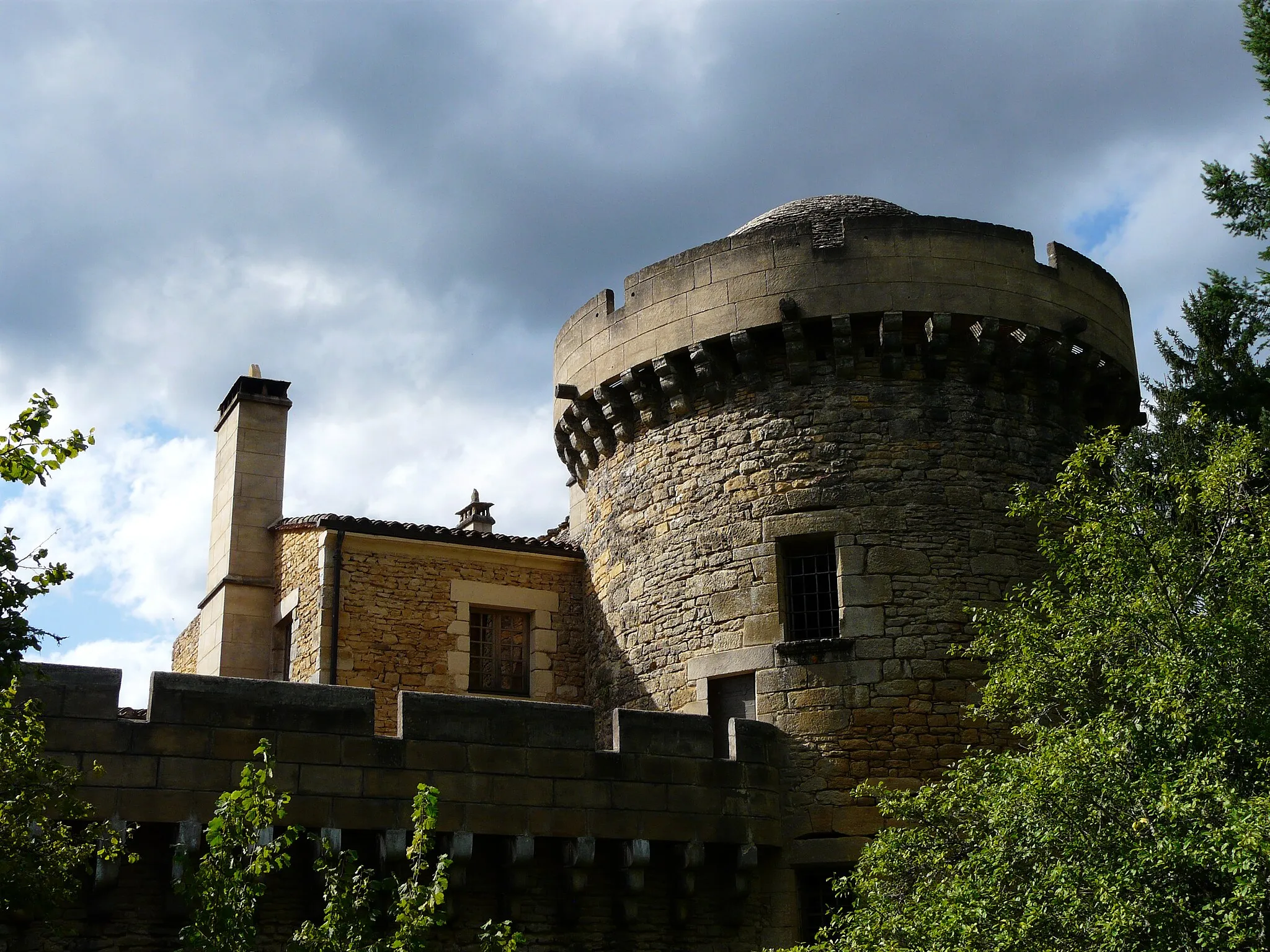 Photo showing: This building is inscrit au titre des monuments historiques de la France. It is indexed in the base Mérimée, a database of architectural heritage maintained by the French Ministry of Culture, under the reference PA00082692 .