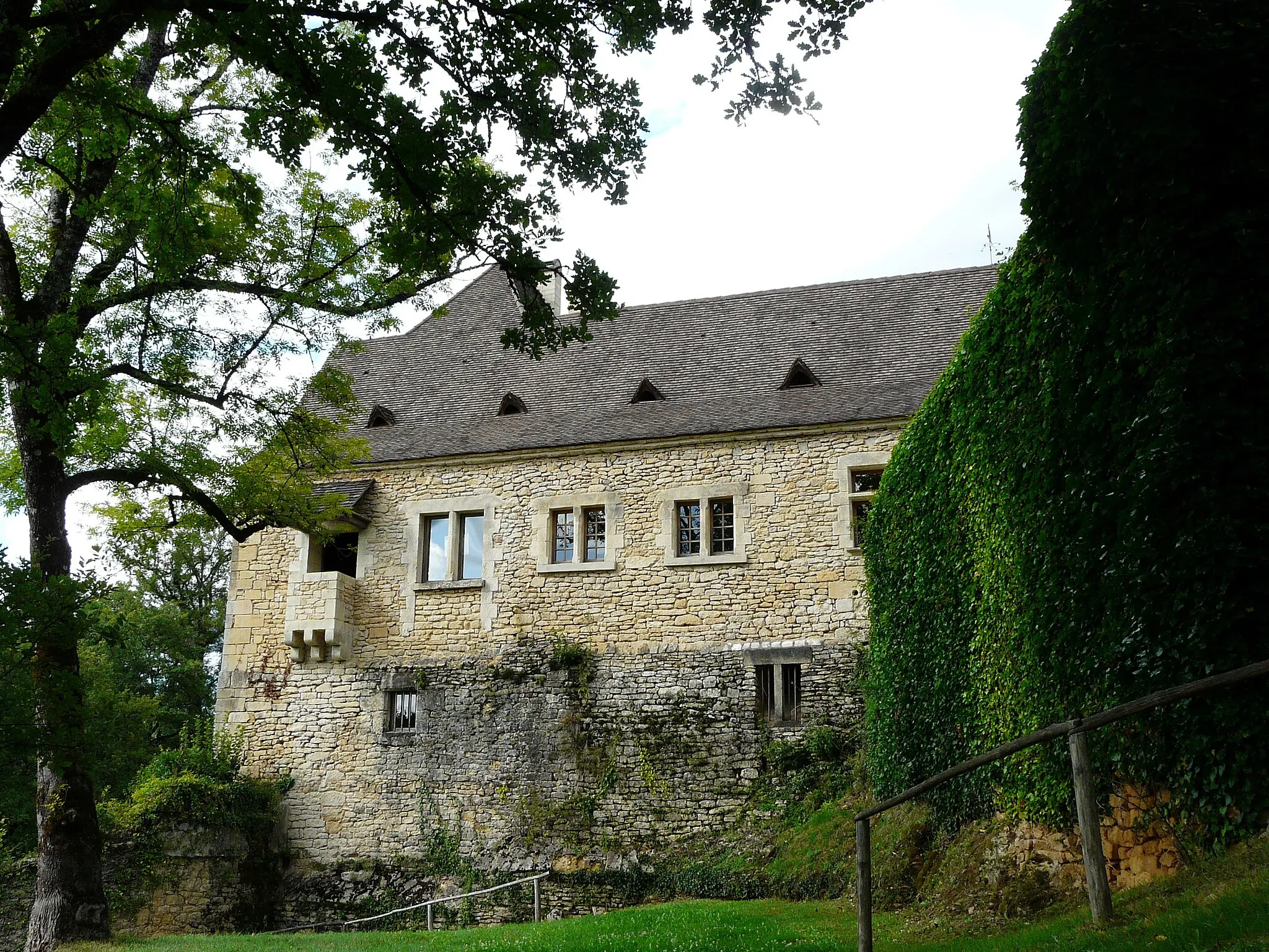 Photo showing: This building is inscrit au titre des monuments historiques de la France. It is indexed in the base Mérimée, a database of architectural heritage maintained by the French Ministry of Culture, under the reference PA00082692 .