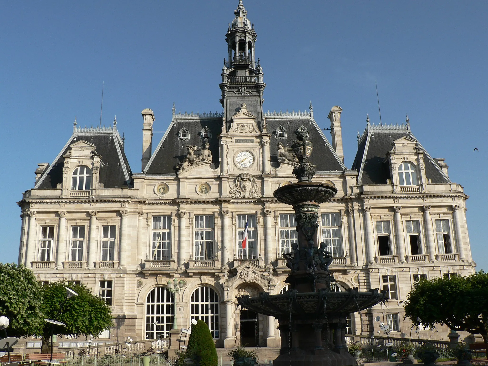 Photo showing: Town Hall, Limoges, France