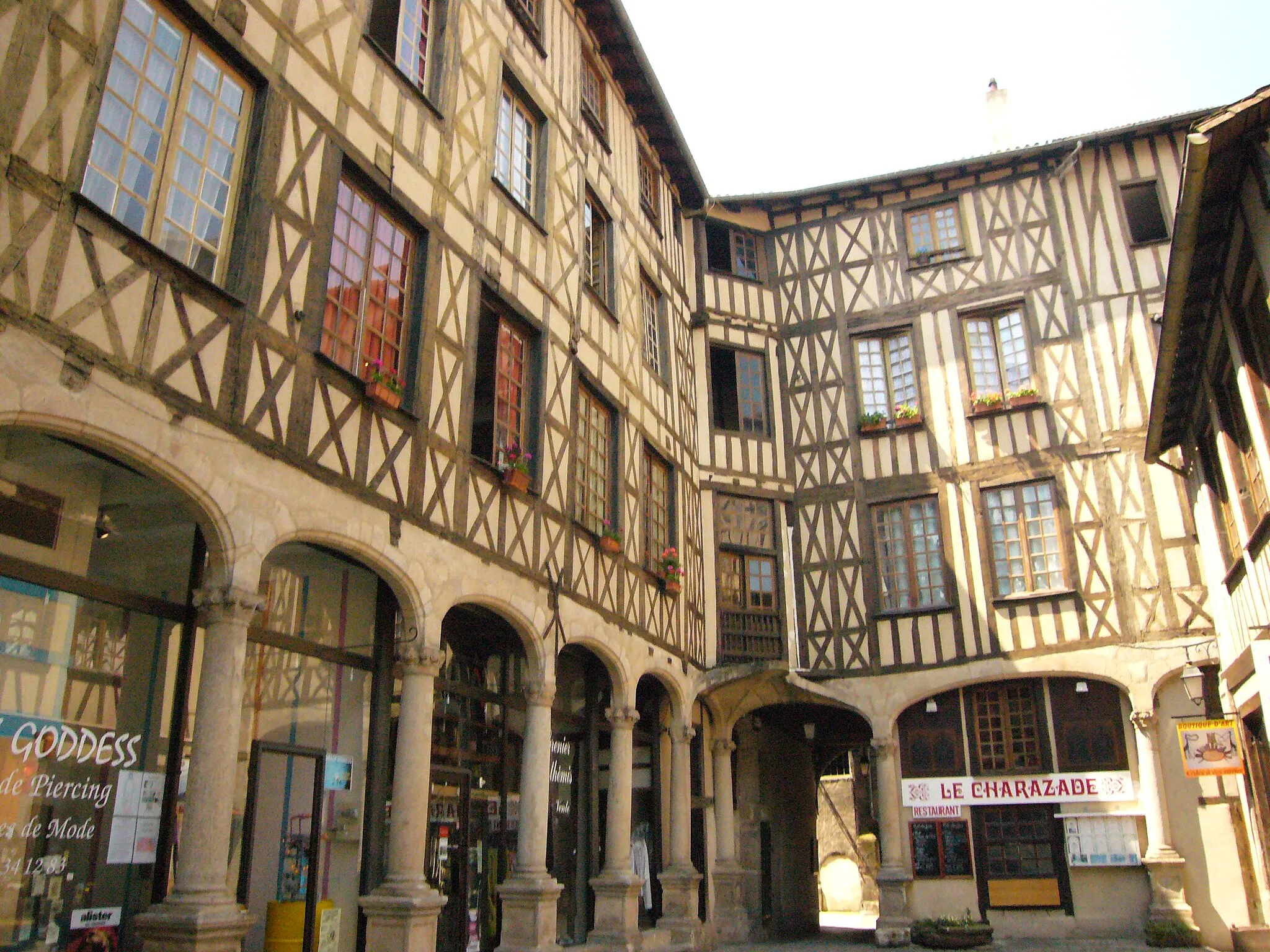 Photo showing: La cour du Temple (Limoges, France)