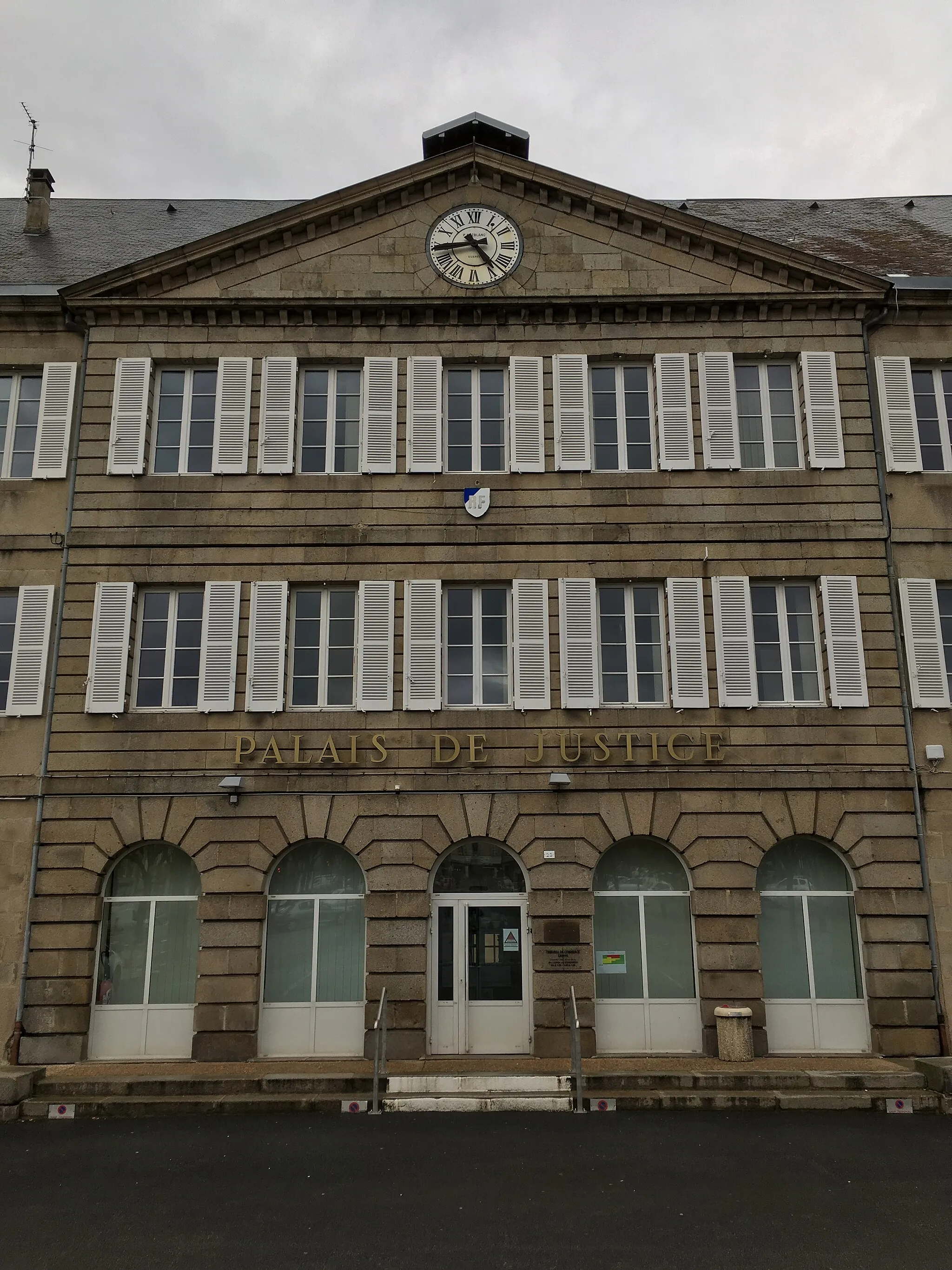 Photo showing: La façade du Palais de Justice de Guéret.