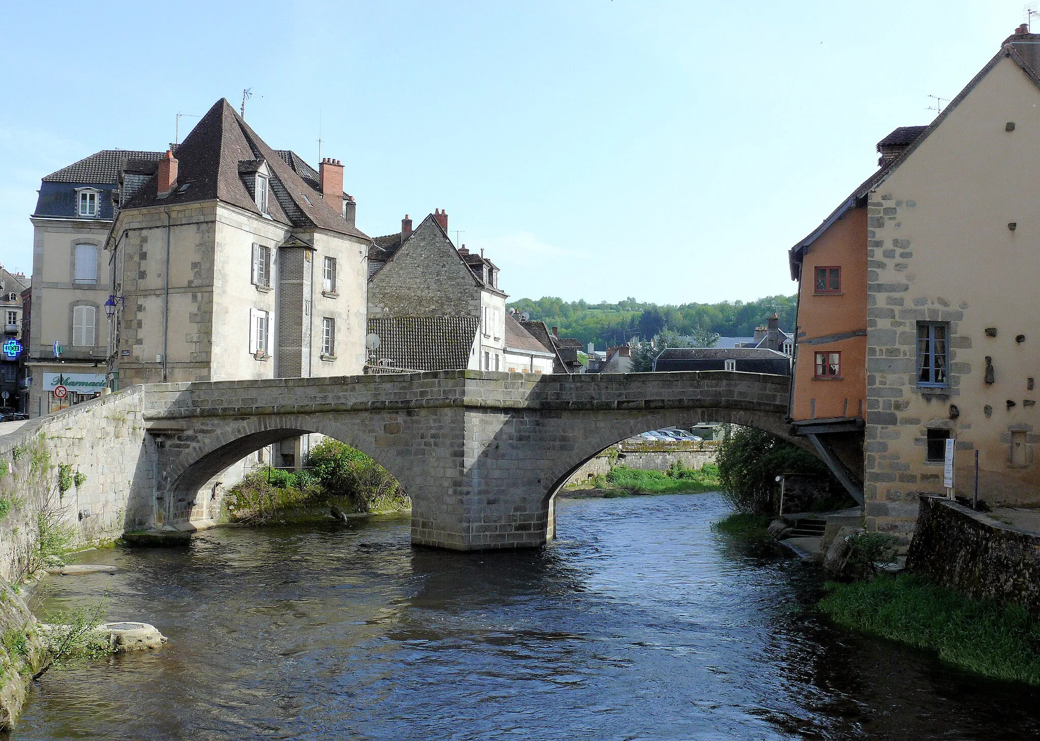 Photo showing: Aubusson (Creuse) - Pont de la Terrade vu de l'aval