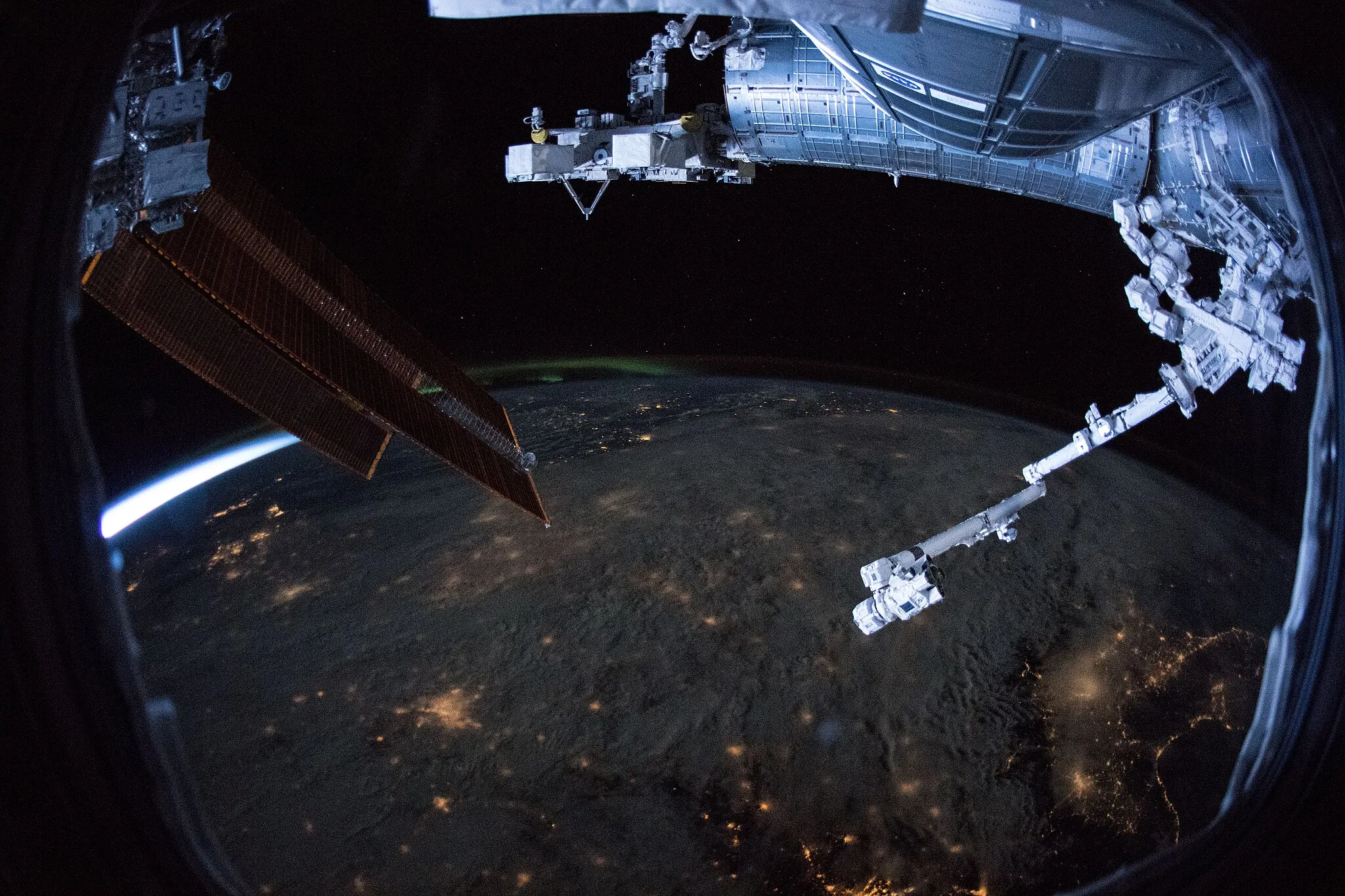 Photo showing: View of Earth taken during ISS Expedition 56.