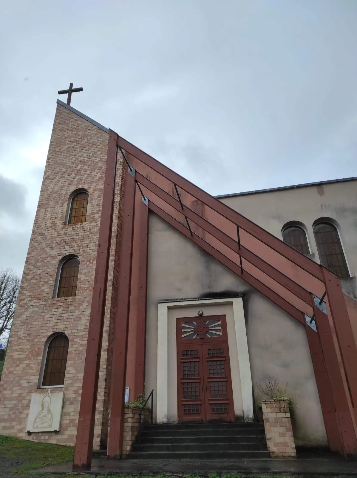 Photo showing: Église Notre-Dame située dans la commune de Bosmie-l'Aiguille dans le département de la Haute-Vienne en France.