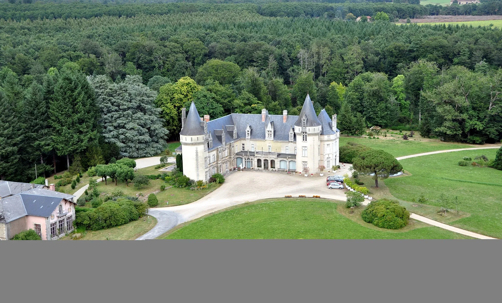 Photo showing: Façade d'honneur du château orientée sud-ouest
