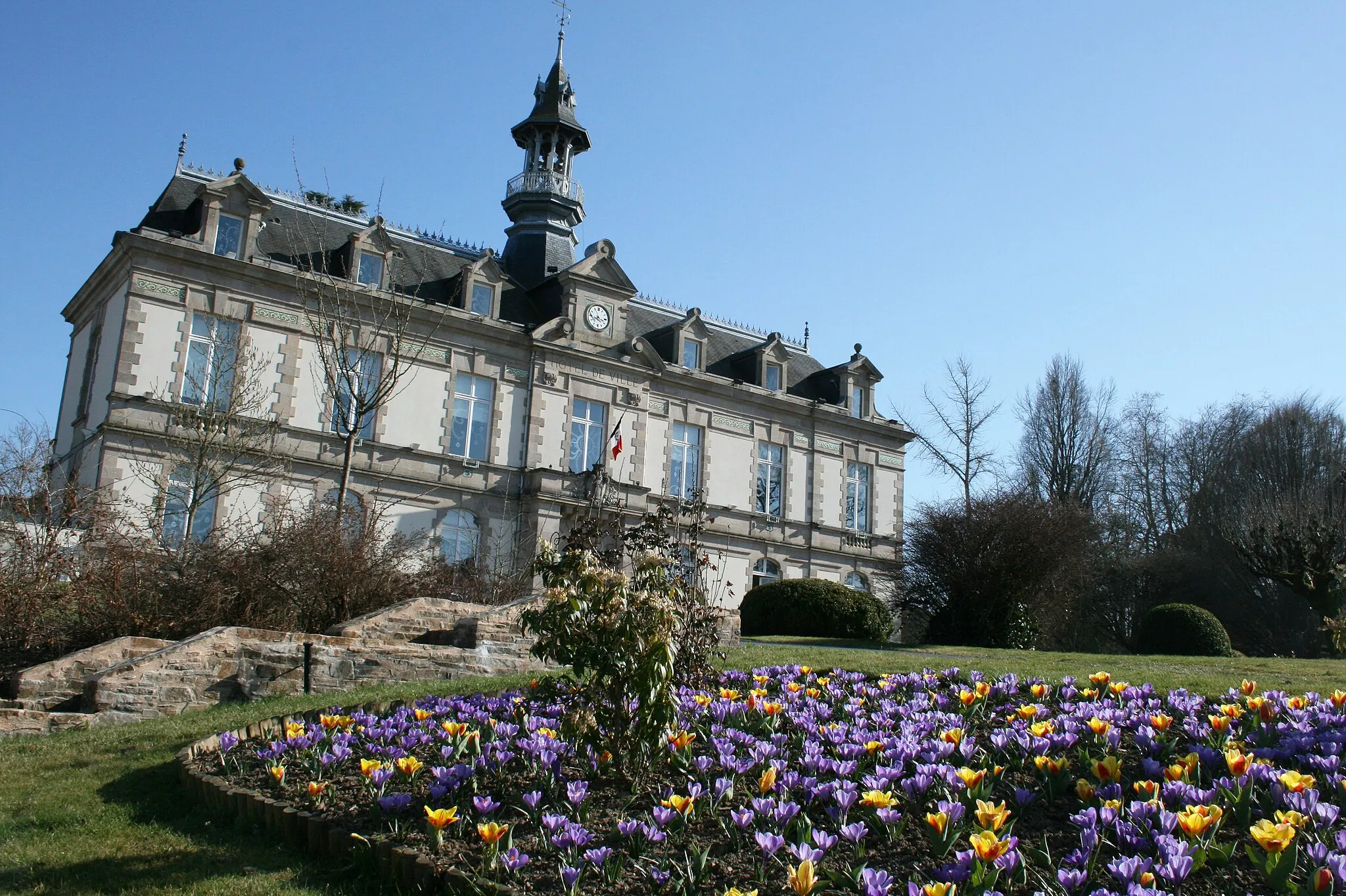 Photo showing: Hôtel de ville de Saint-Yrieix-la-Perche