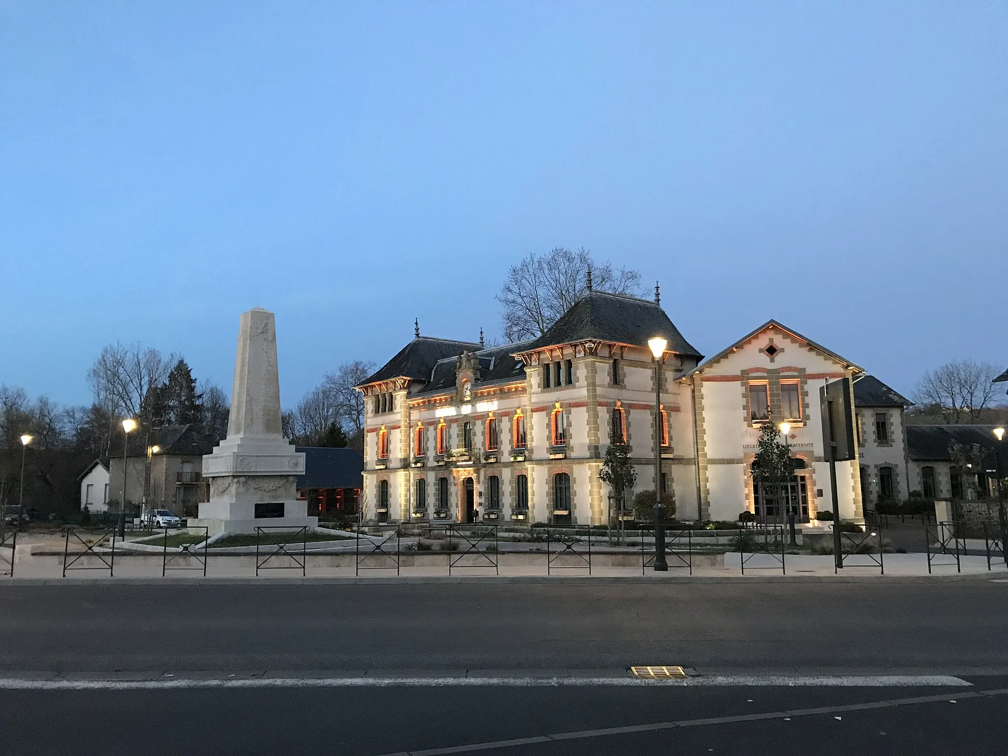Photo showing: Hôtel de ville d'Objat