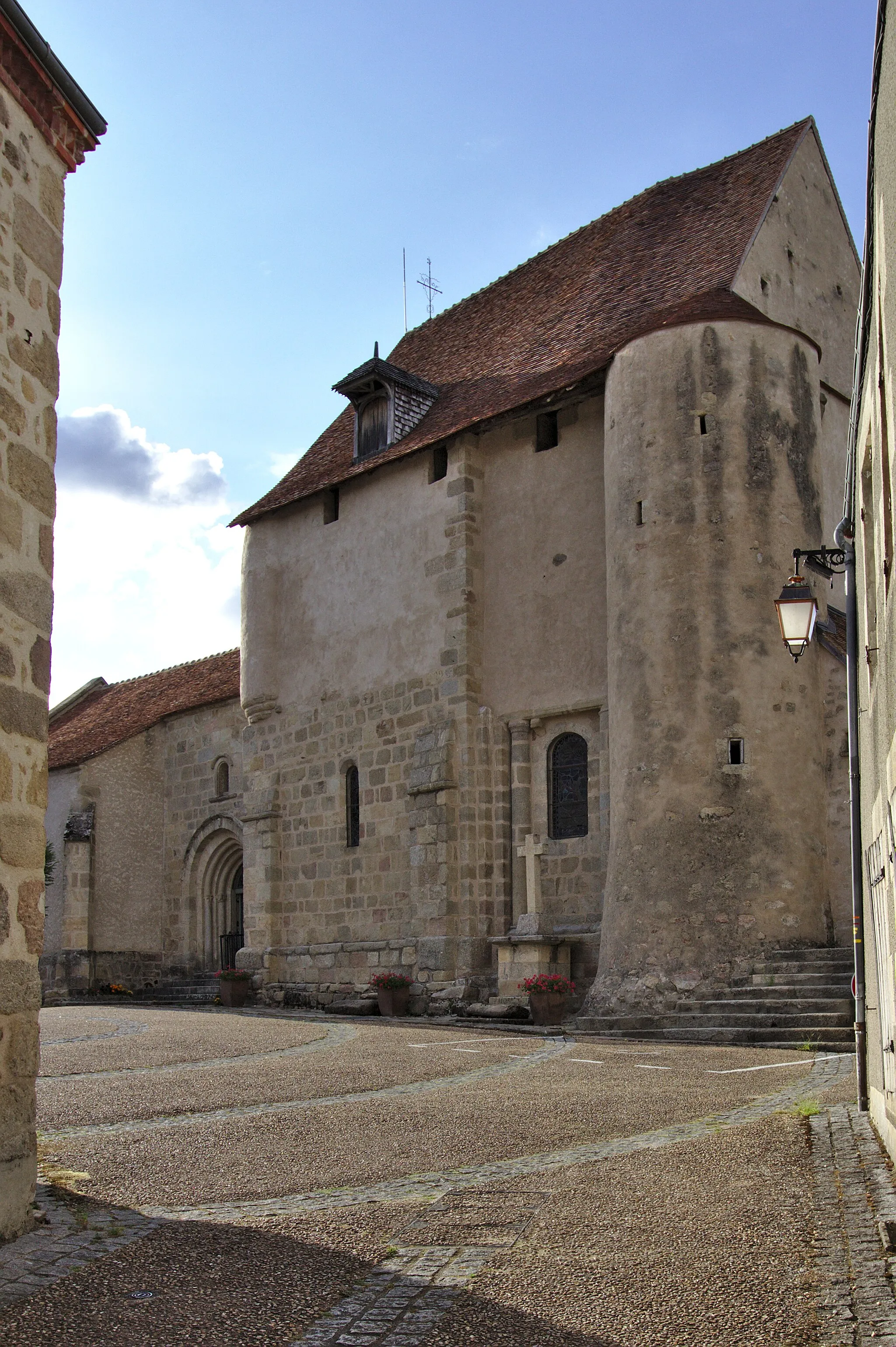 Photo showing: Église de la Nativité de la Vierge de Glénic, vue du centre bourg.