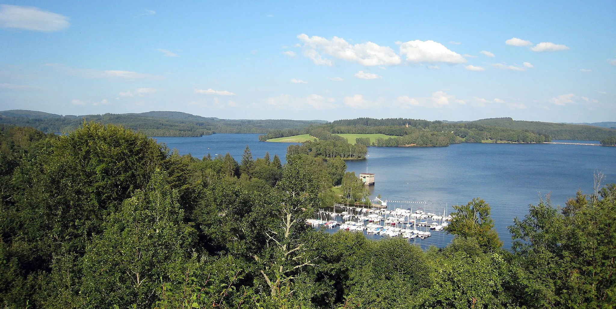 Photo showing: Lac de Vassivière, France.