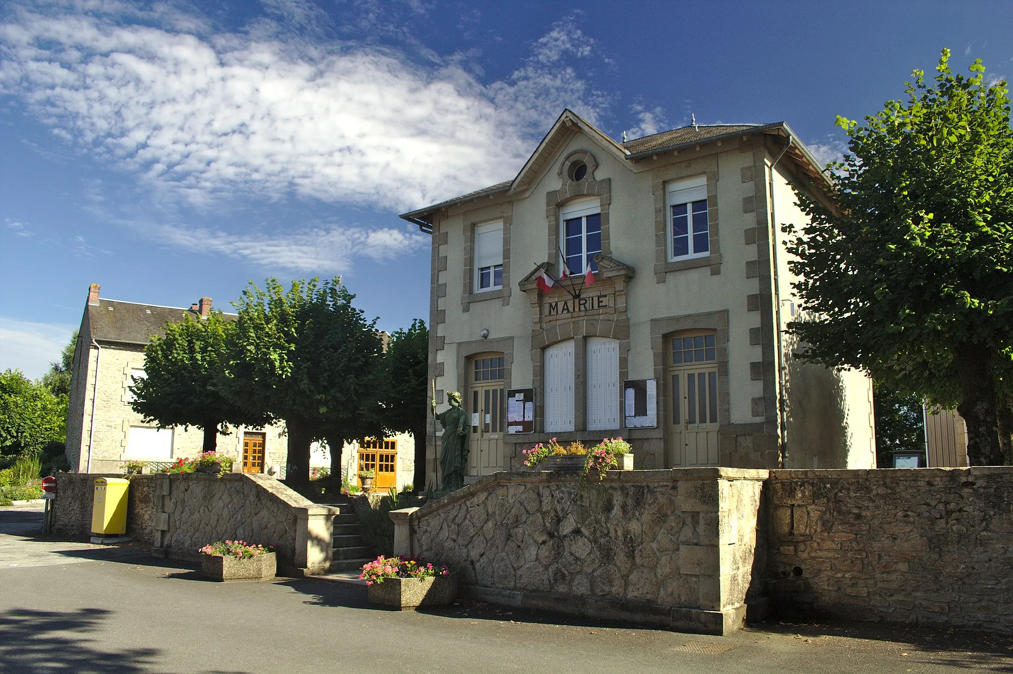 Photo showing: Mairie de Saint-Sornin-Leulac en août 2017