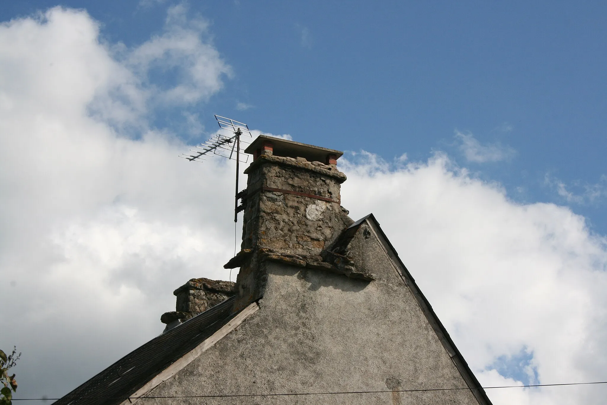 Photo showing: Cheminée de type corrézien à emboîtements successifs-Lieu
dit Chez Bonnet