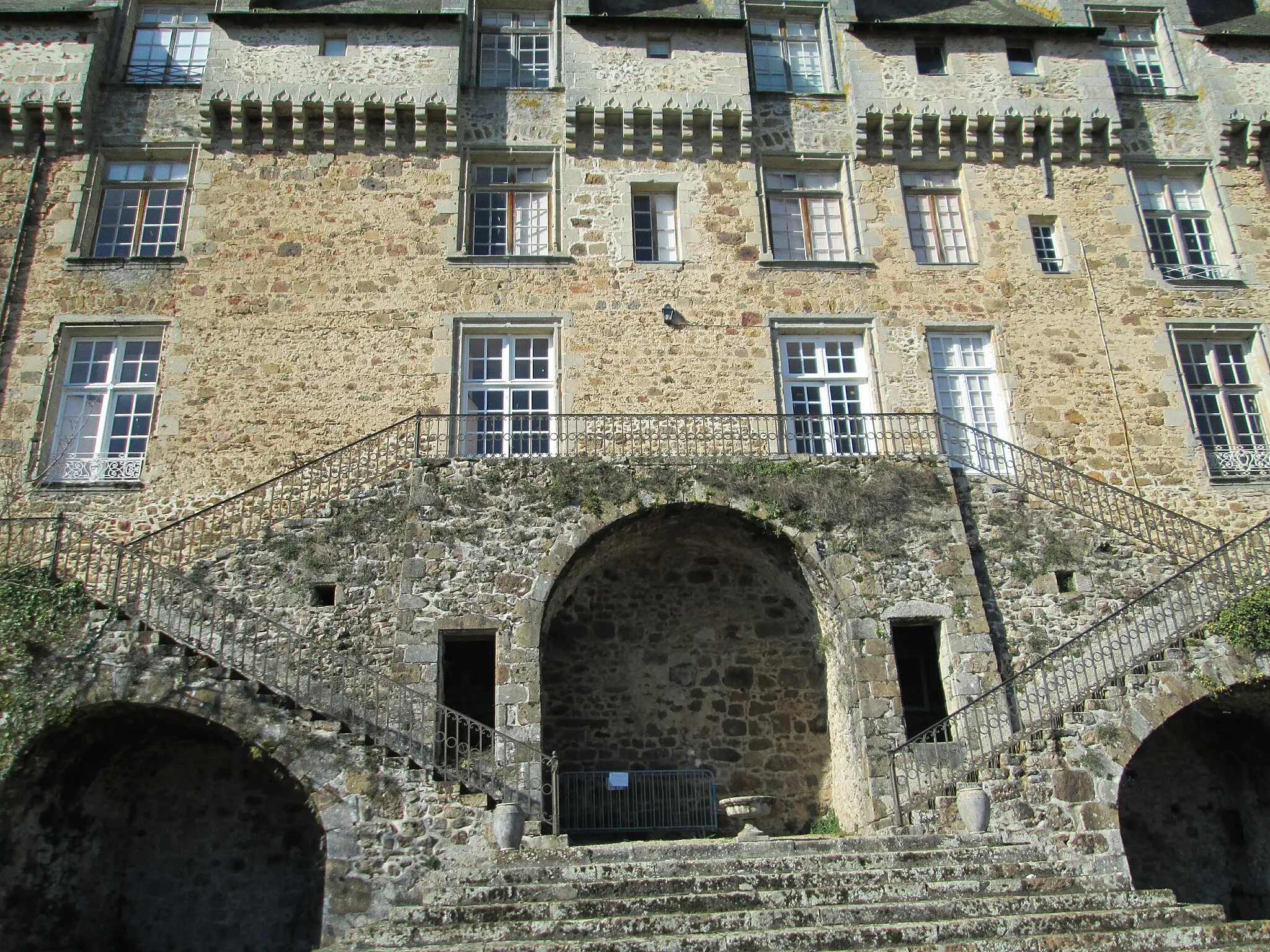 Photo showing: escalier d honneur du château