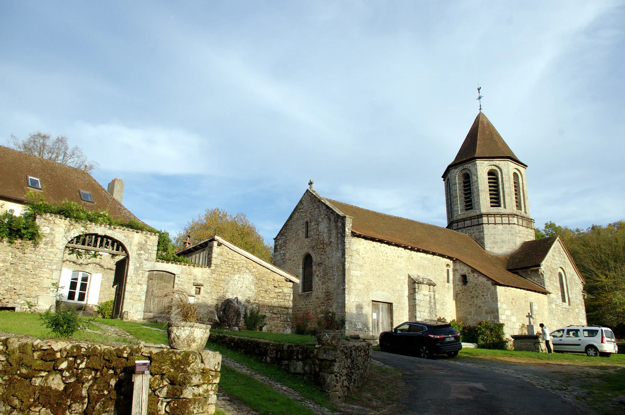 Photo showing: Anciens presbytère et église de Saint Hilaire. Commune Saint-Hilaire-Les-Places Haute-Vienne, France.