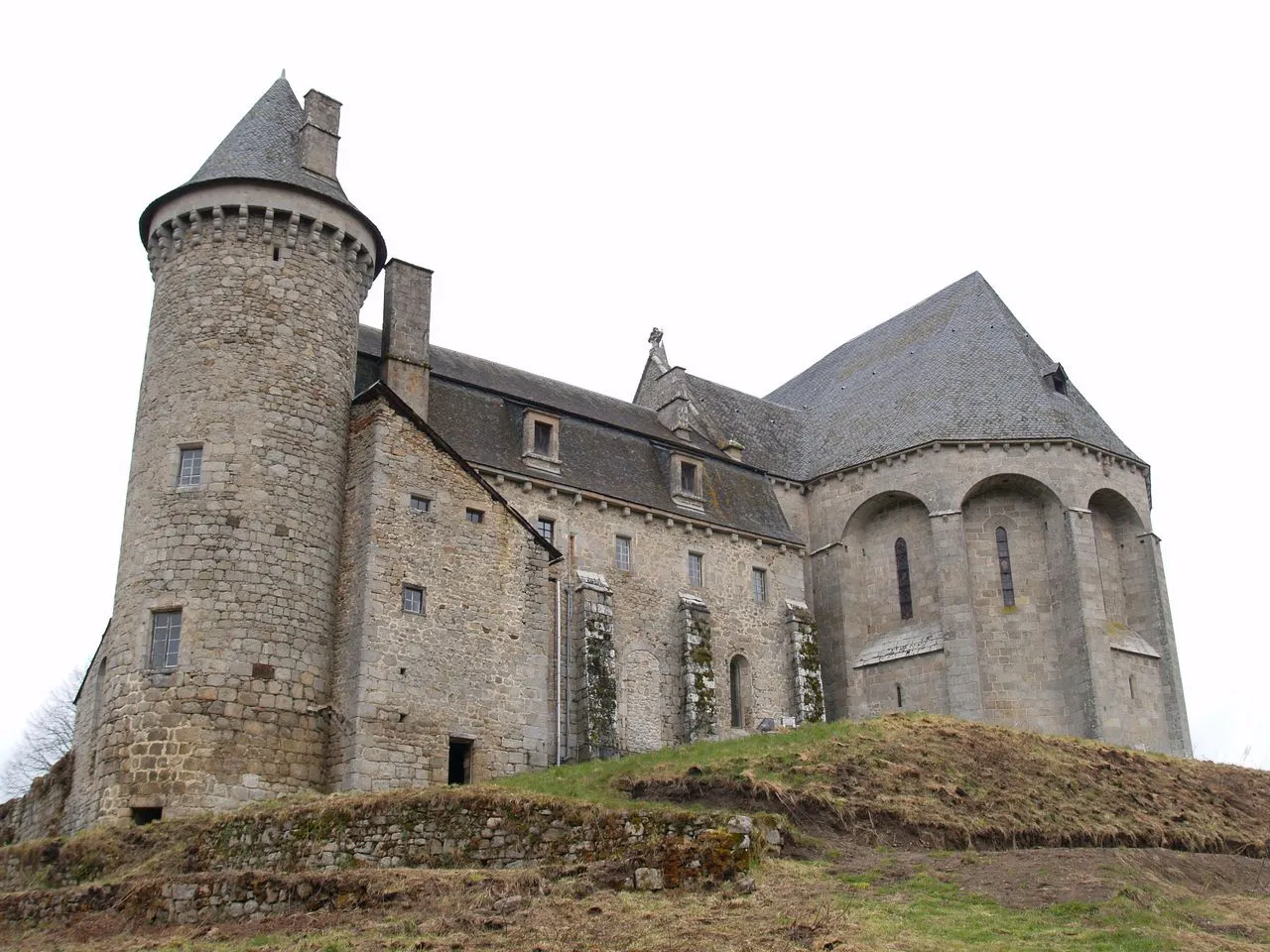 Photo showing: Église fortifiée de Saint-Angel (Corrèze, France)