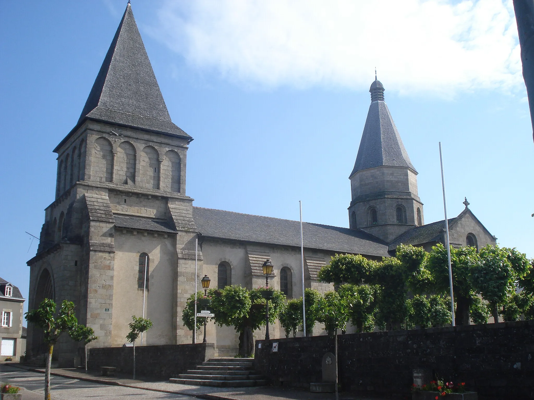 Photo showing: Bénévent-l'Abbaye (Creuse, Fr), church