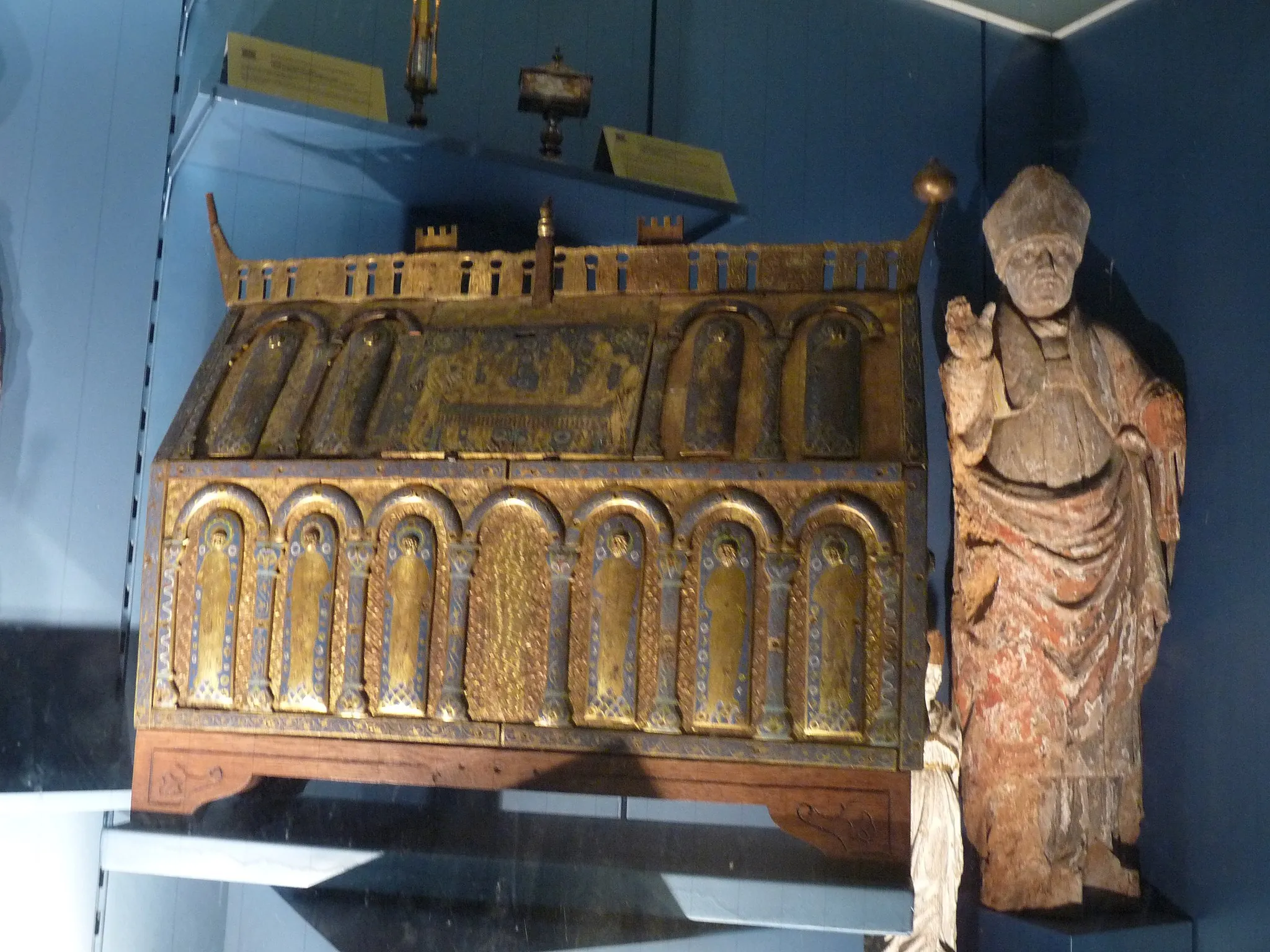 Photo showing: Chasse reliquaire de Saint Dulcet situé dans l'église Saint Dulcet de Chamberet (Corrèze)