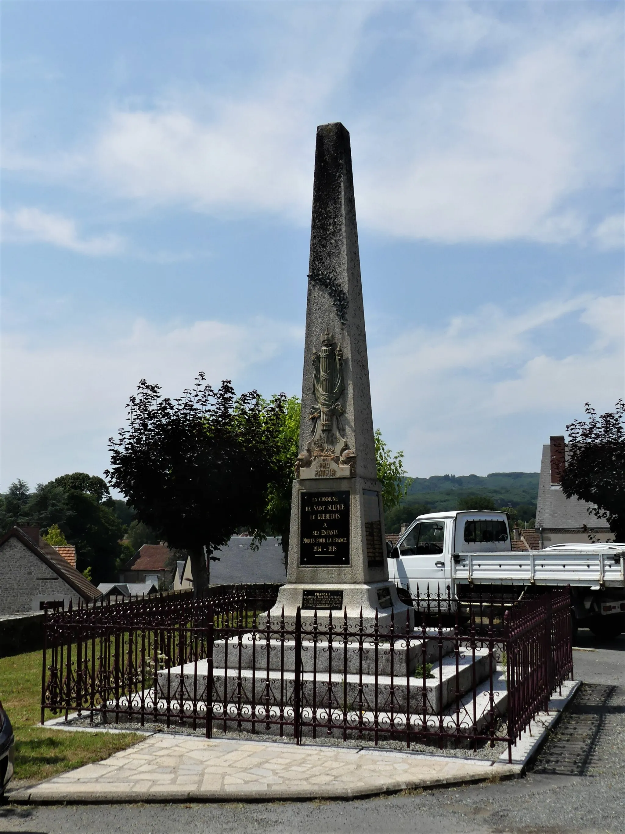 Photo showing: Le monument aux morts de Saint-Sulpice-le-Guérétois, Creuse, France.