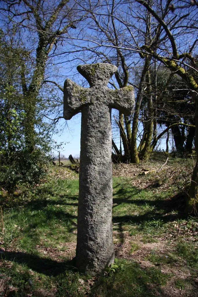 Photo showing: La croix des Sept Fayauds située près du village de Bachellerie sur le chemin en direction du village Soulailloux à Blond