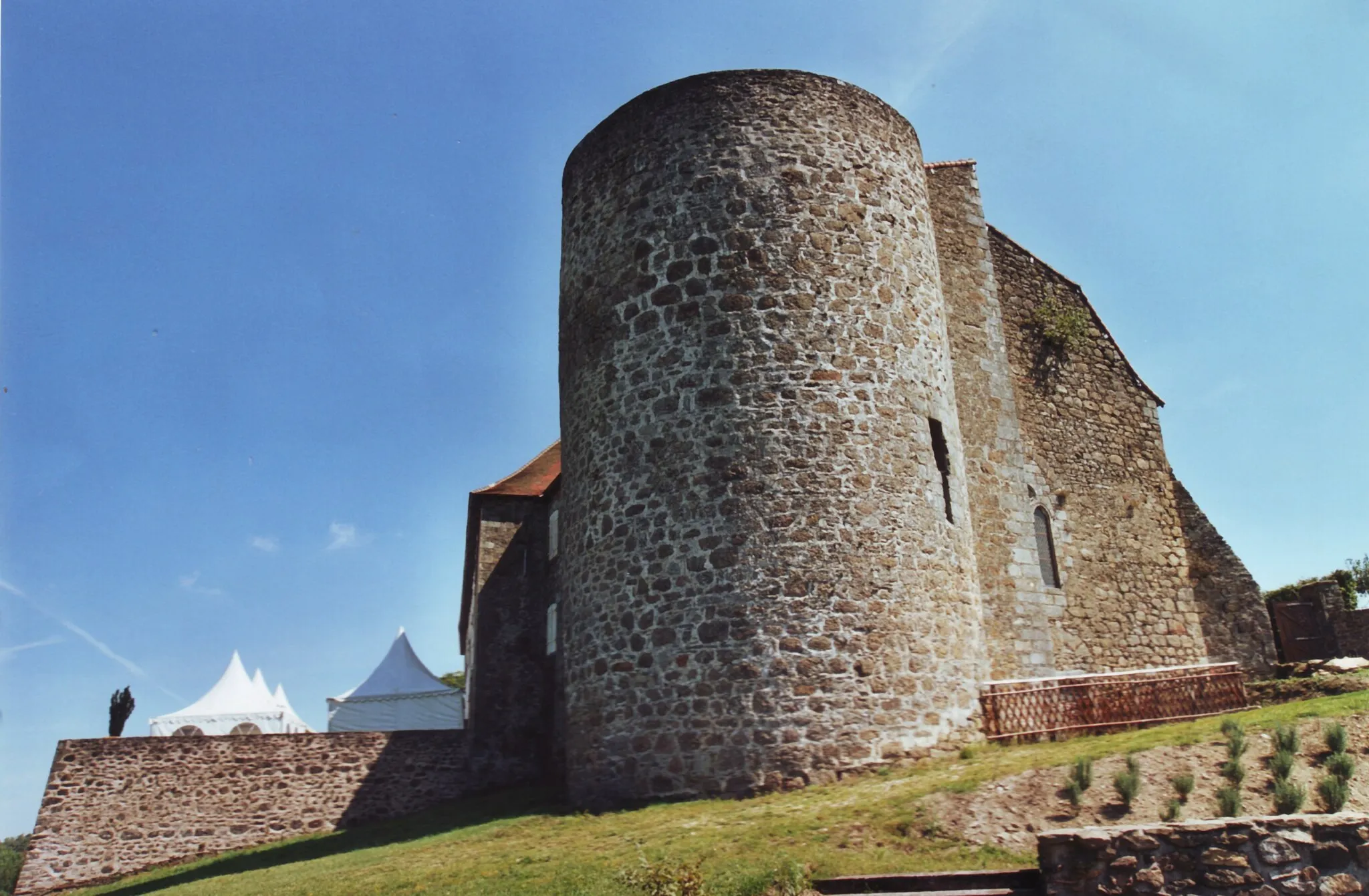 Photo showing: vue sur la tour d'angle du château de Châlus Chabrol