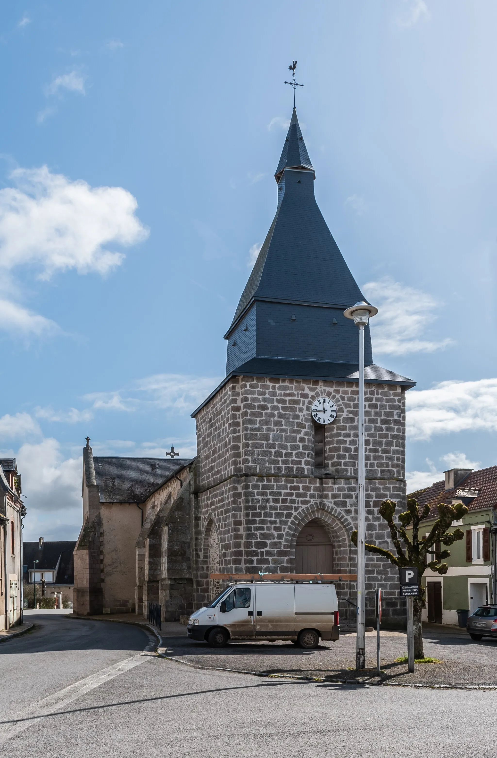 Photo showing: Saint Martial church in Lussac-les-Églises, Haute-Vienne, France