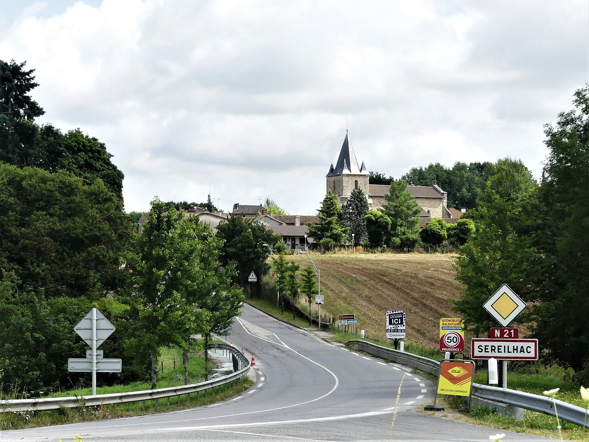Photo showing: L'entrée sud-ouest du bourg de Séreilhac par la route nationale 21, Haute-Vienne, France.