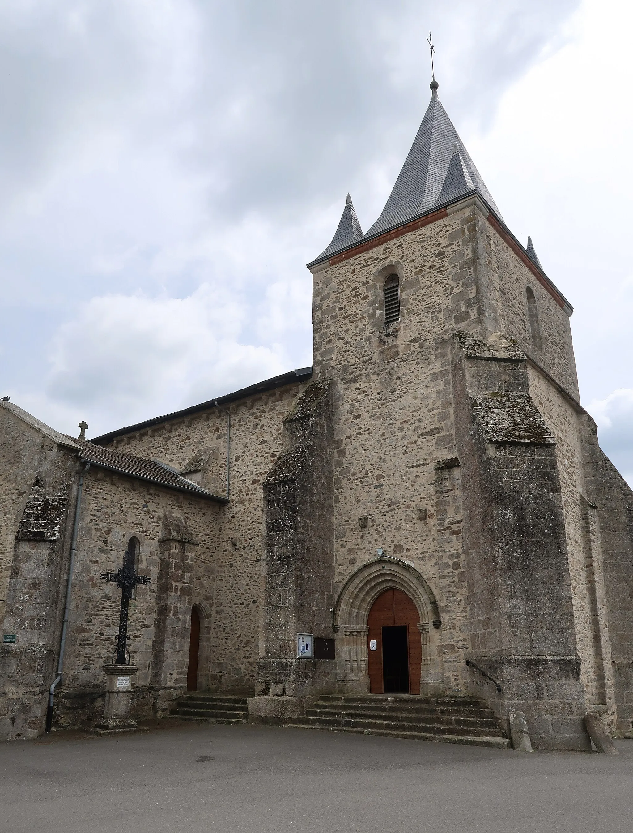 Photo showing: Extérieur de l'église de Séreilhac (Haute-Vienne).