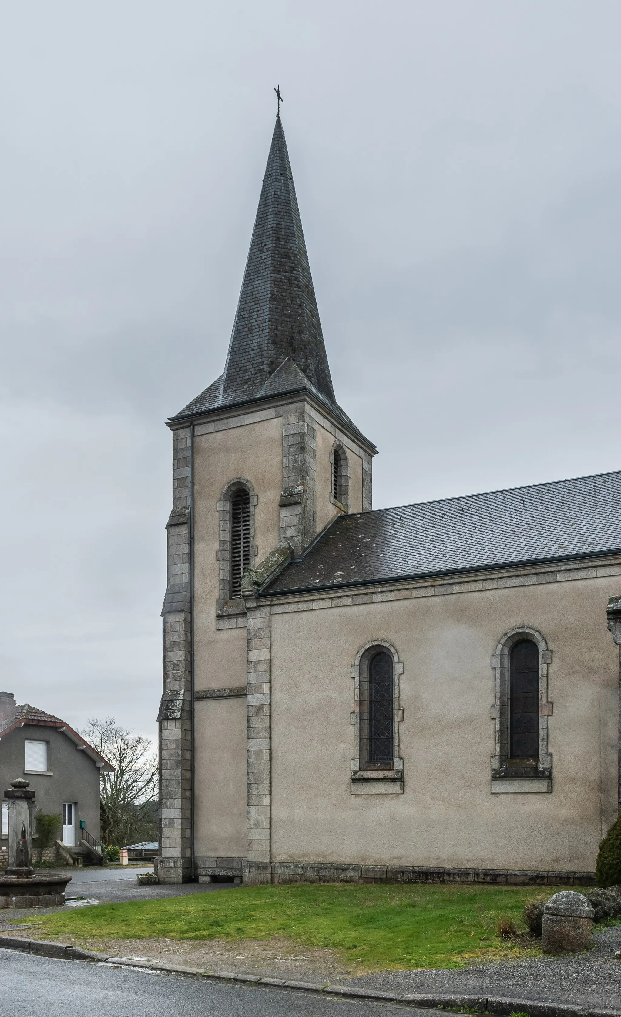 Photo showing: Saints Peter and Paul church in Champnétery, Haute-Vienne, France