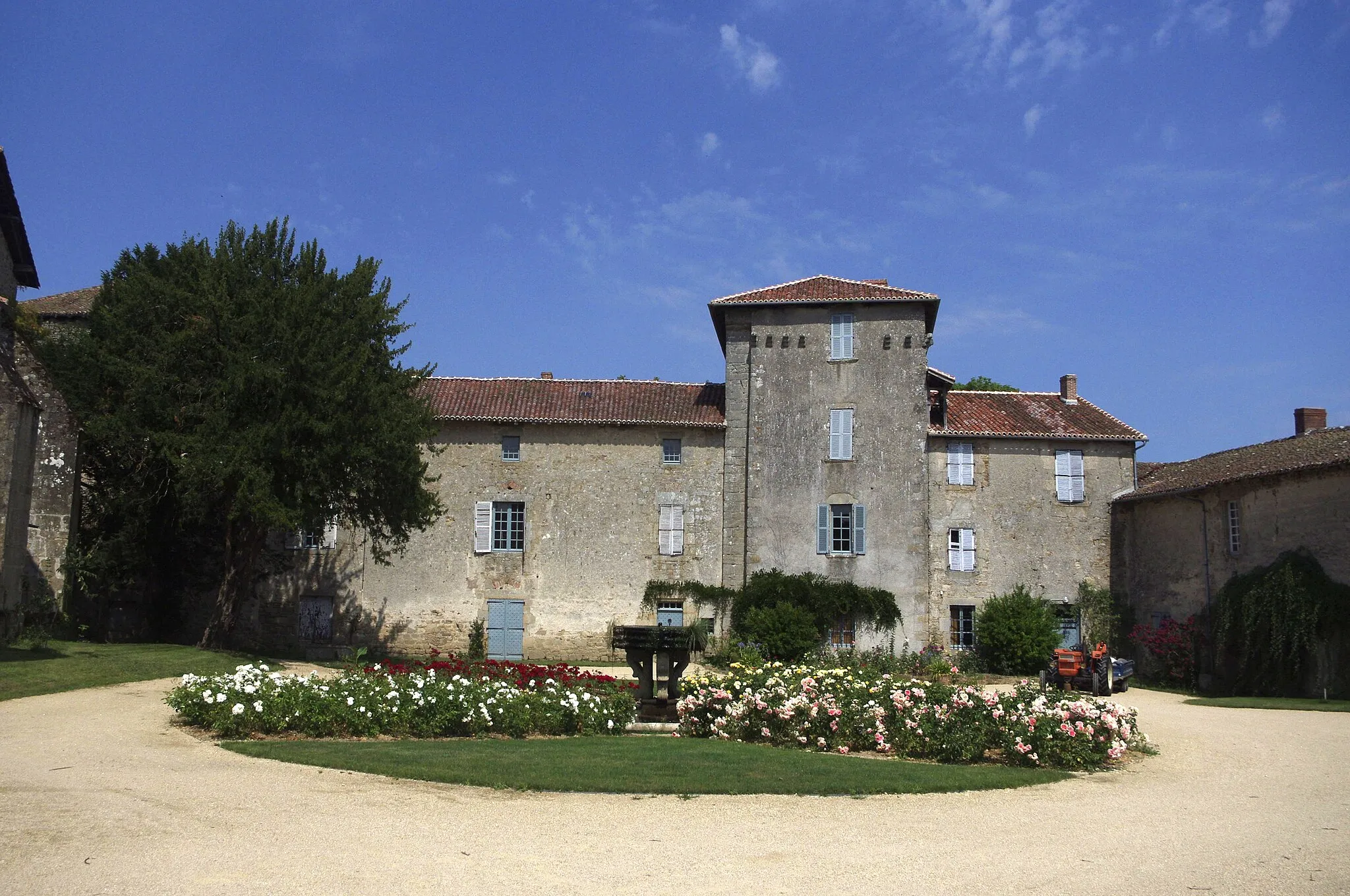 Photo showing: Cognac la Forêt, Haute-Vienne, France - château.